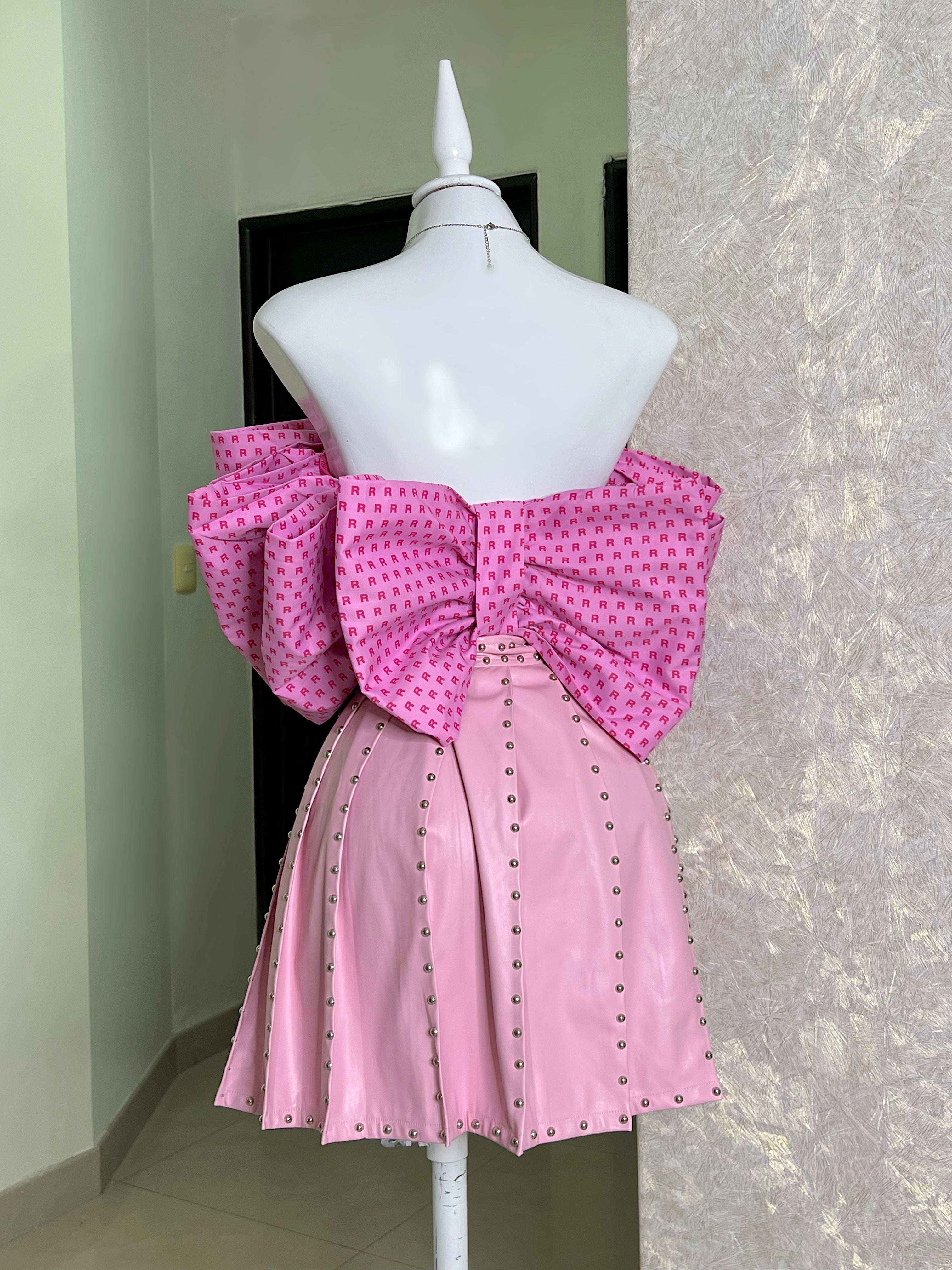 FALDA ROSA VINIPIEL PLISADA