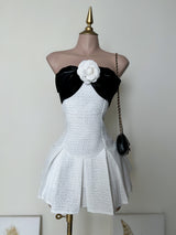 VESTIDO CORTO CON PRENDEDOR