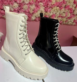 BOTAS IVORY CON CORDÓN