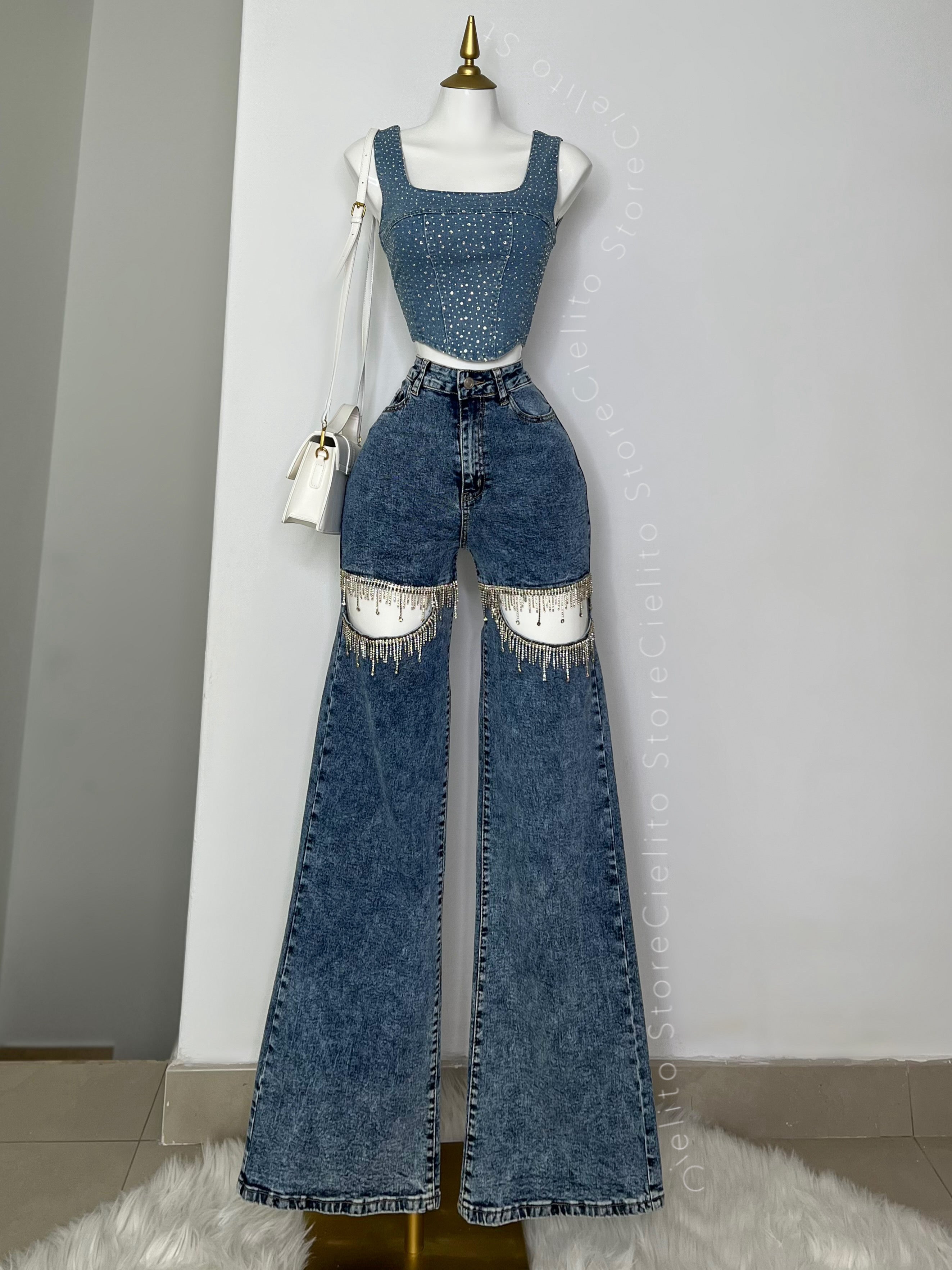 PANTALÓN DENIM CON PEDRERÍA