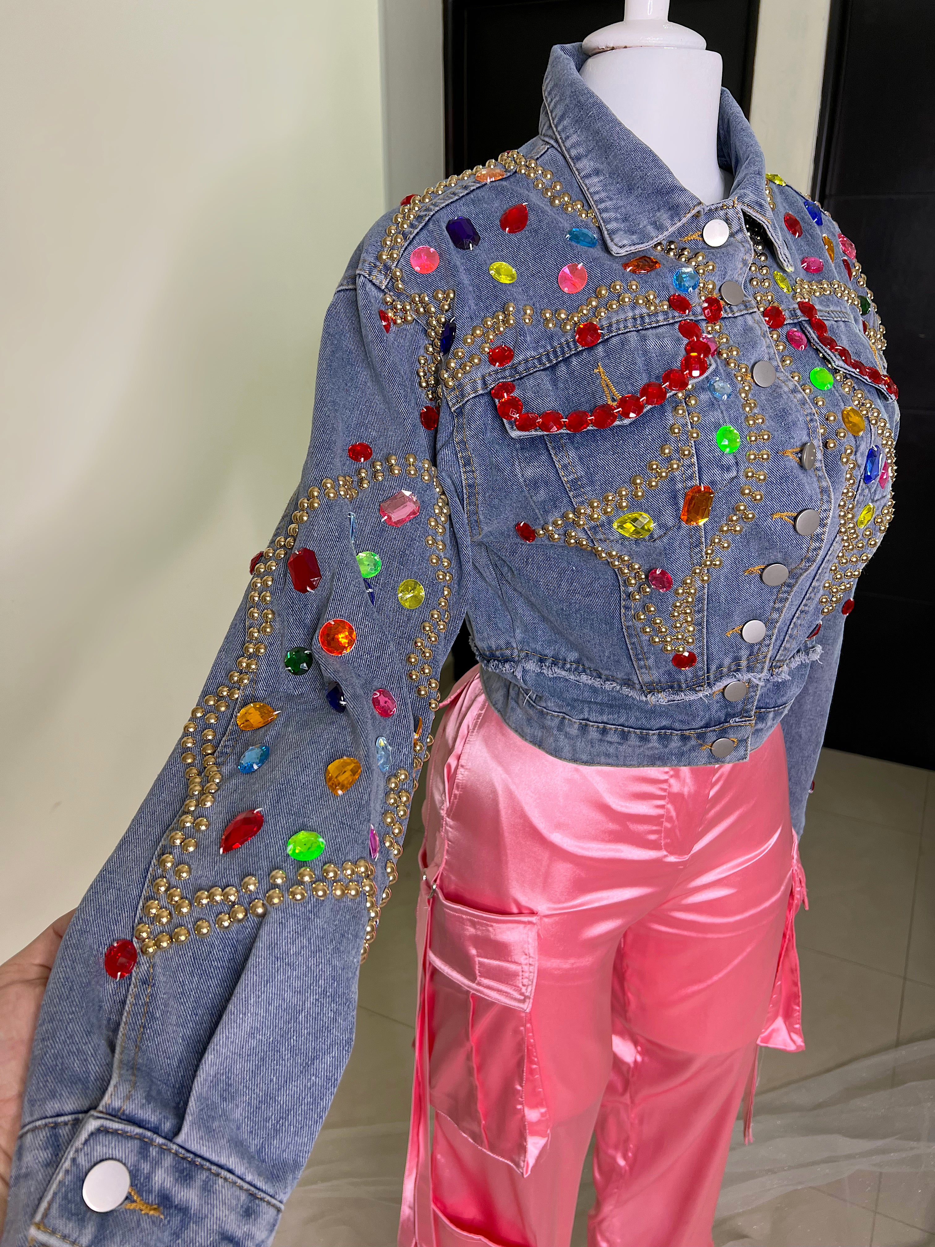 CHAQUETA CON PEDRERÍA