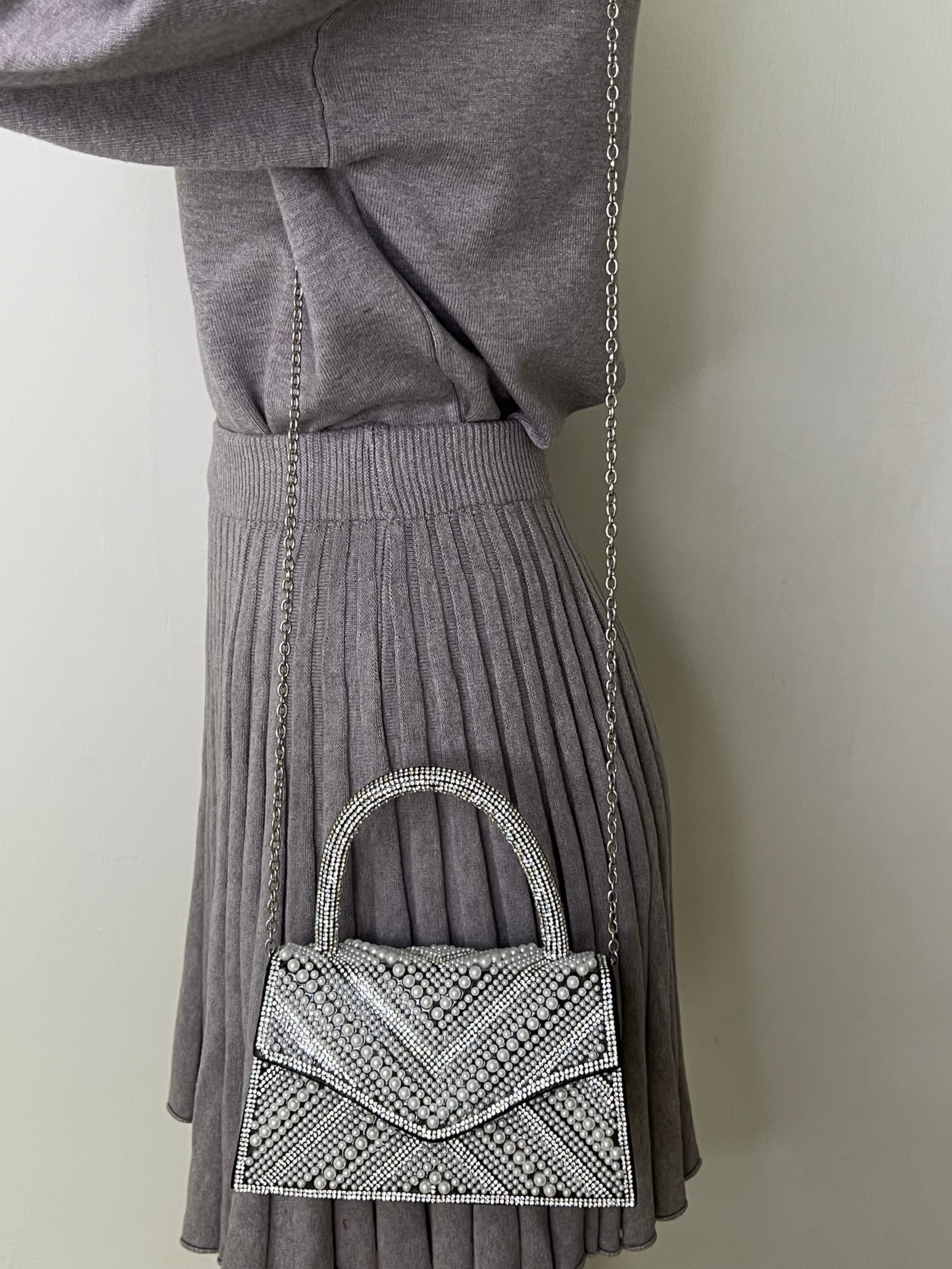 BOLSO NEGRO CON PERLA