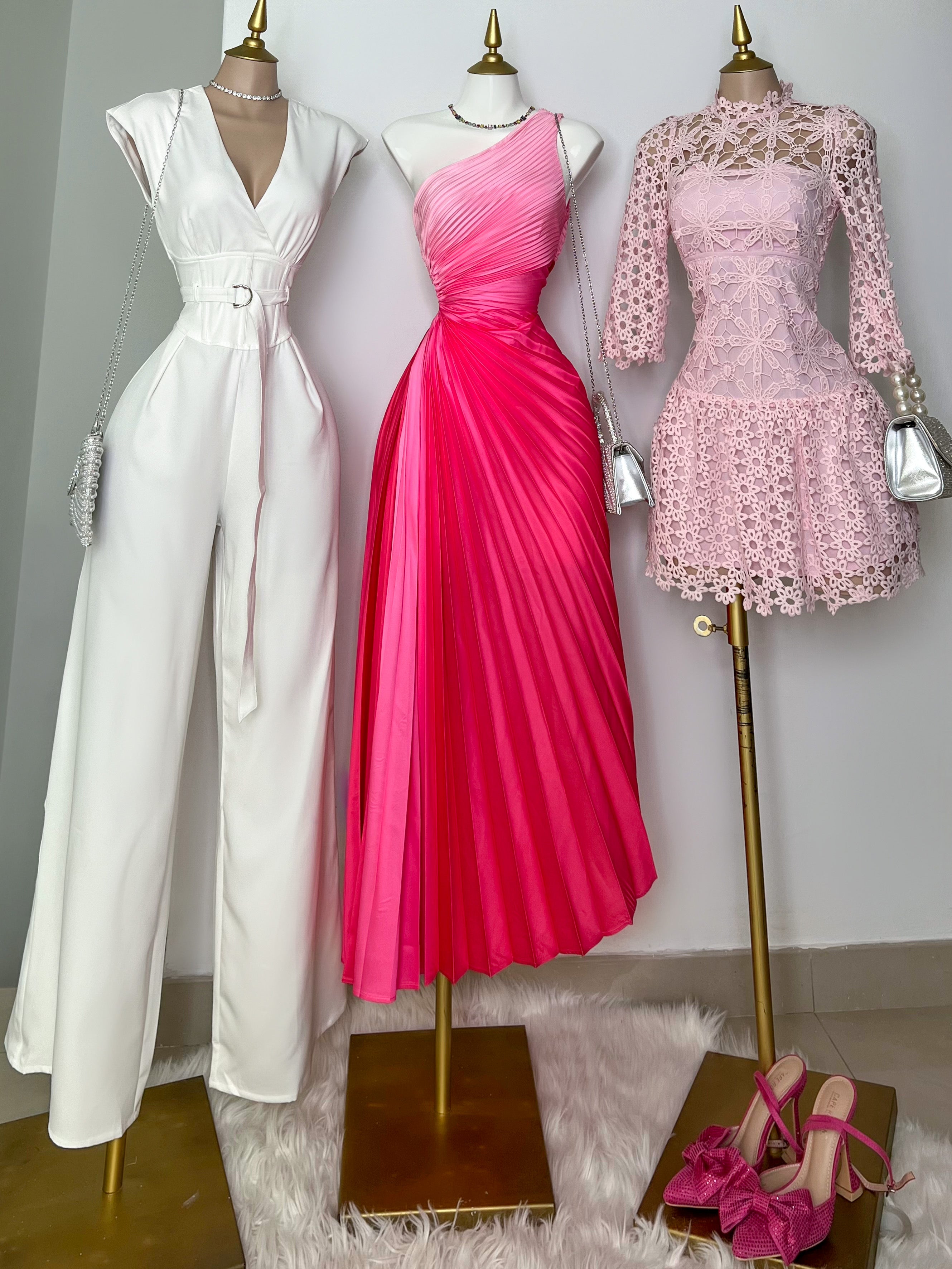 VESTIDO ROSA CON ENCAJE