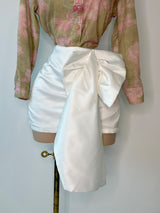 FALDA BLANCA CON MOÑO