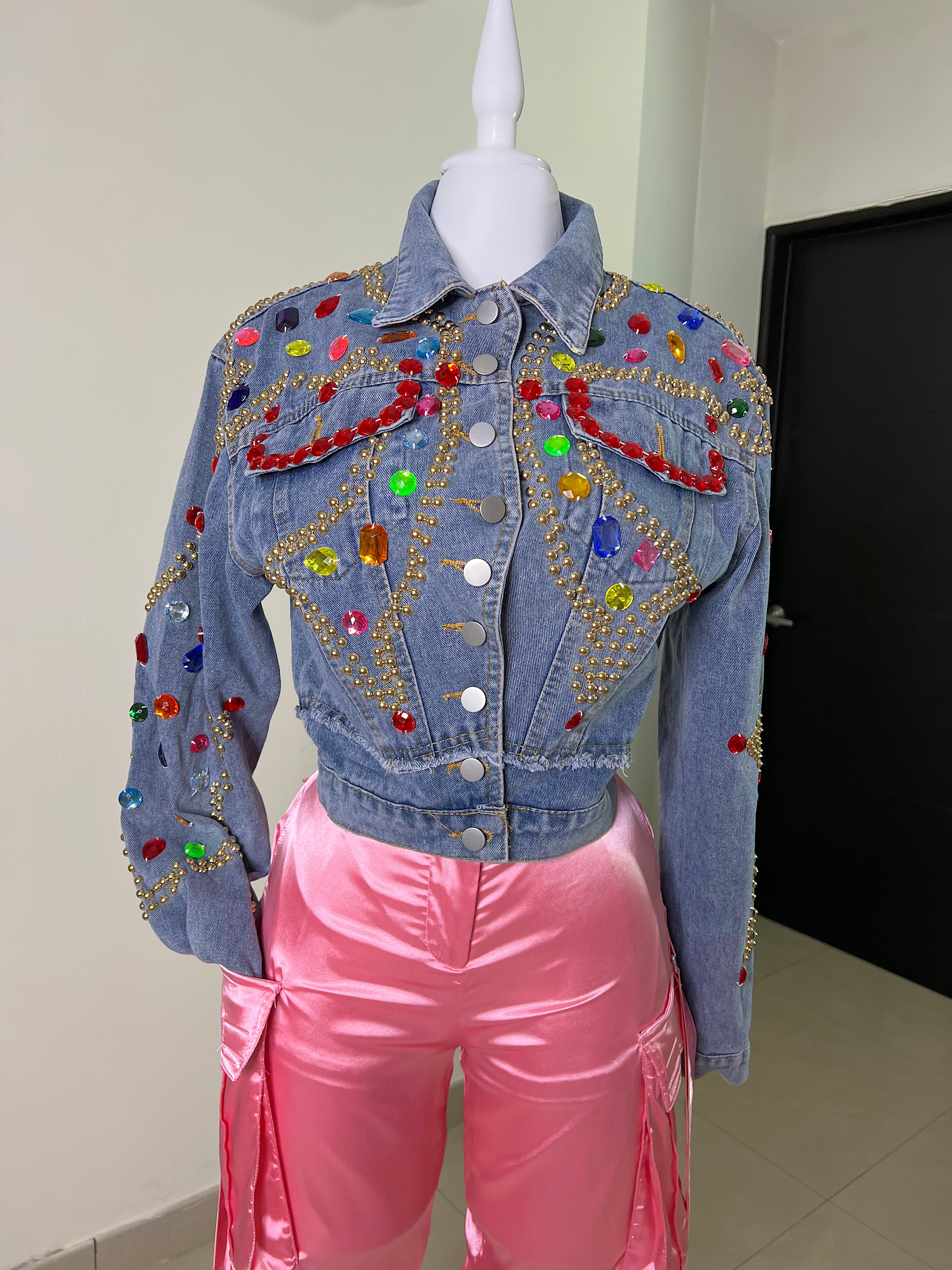 CHAQUETA CON PEDRERÍA