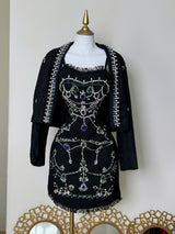 VESTIDO NEGRO CON PEDRERÍA Y PERLA