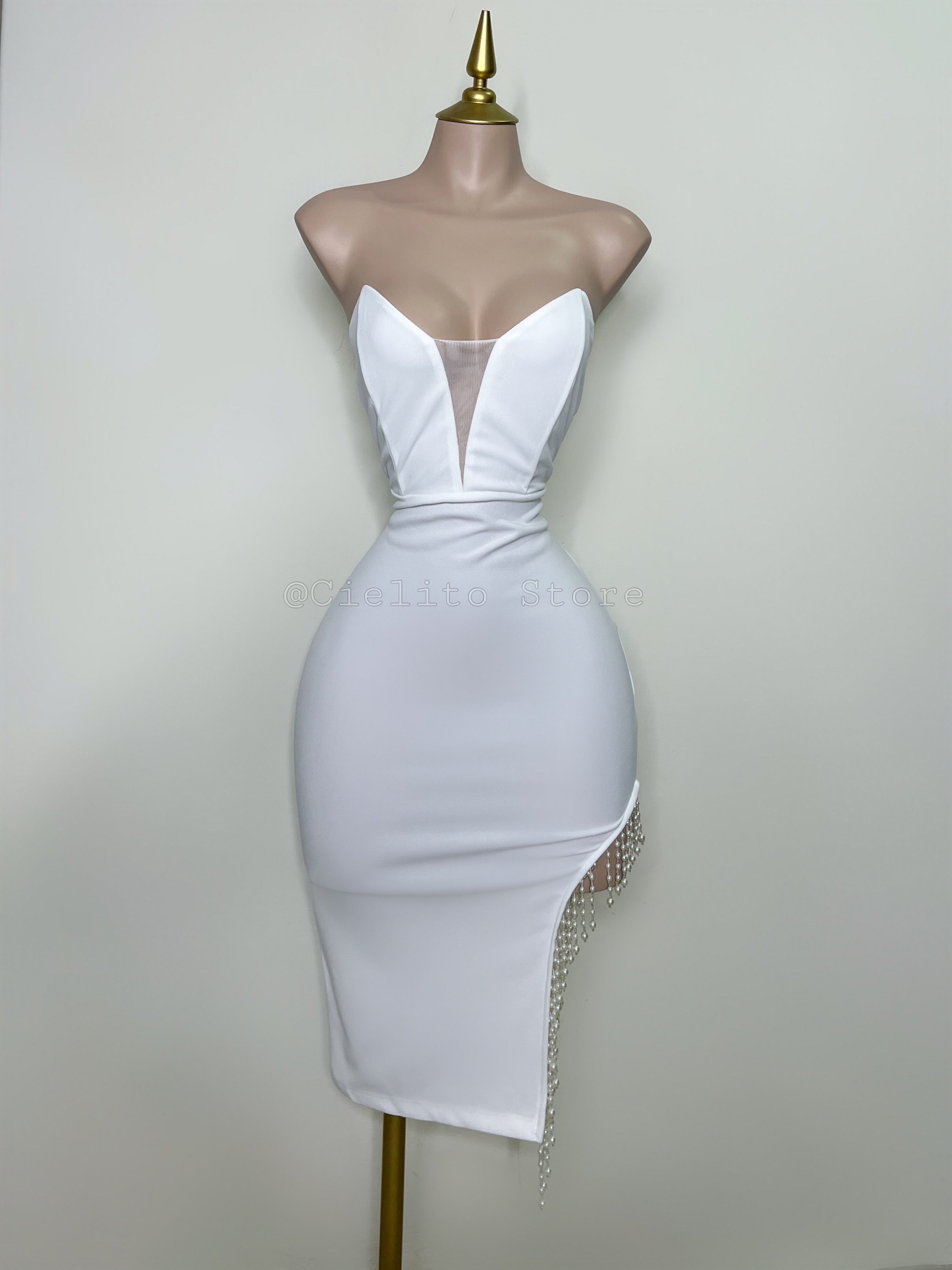 VESTIDO BLANCO CON PERLAS