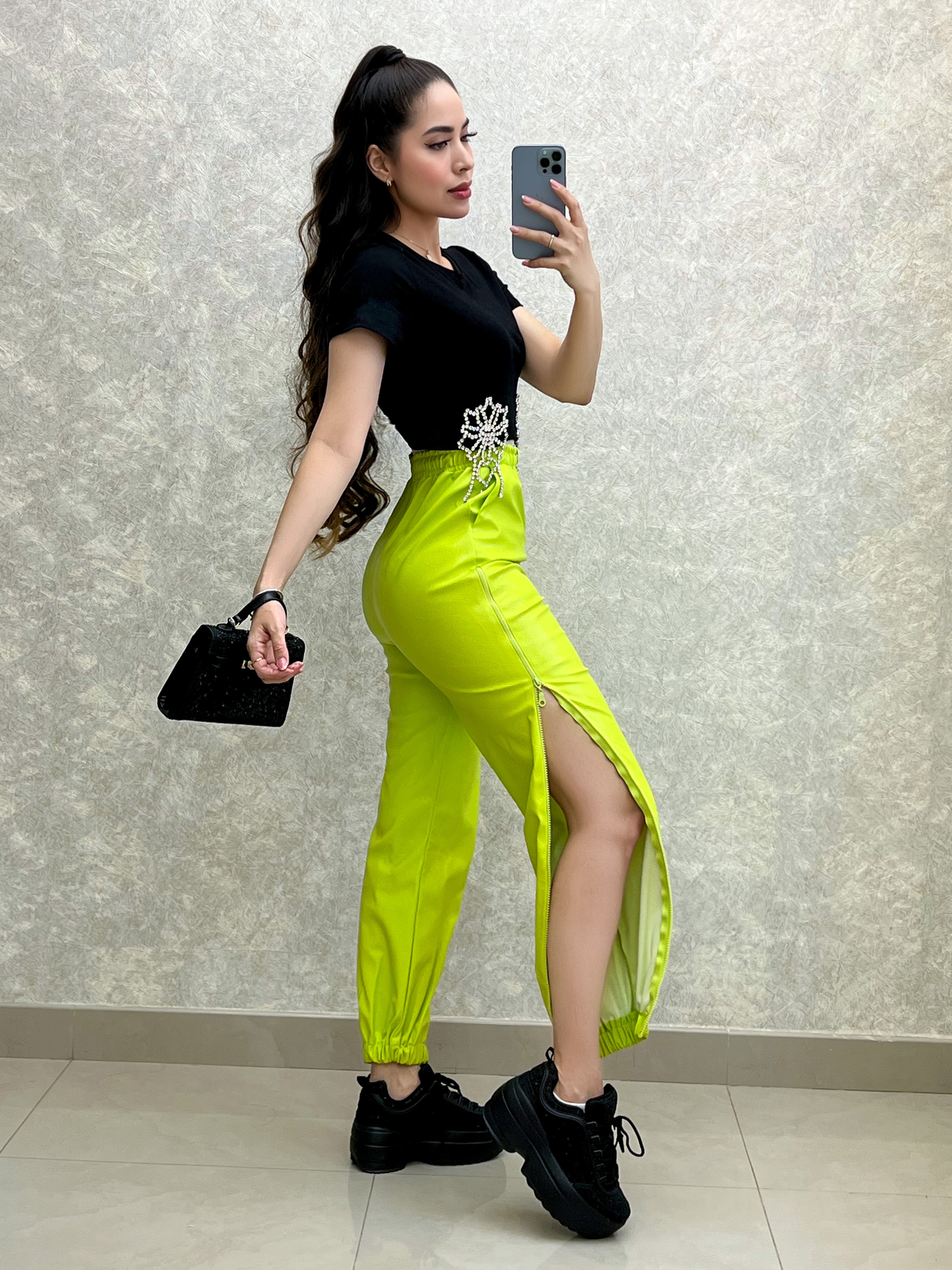 JOGGER VERDE CON CIERRES LATERALES