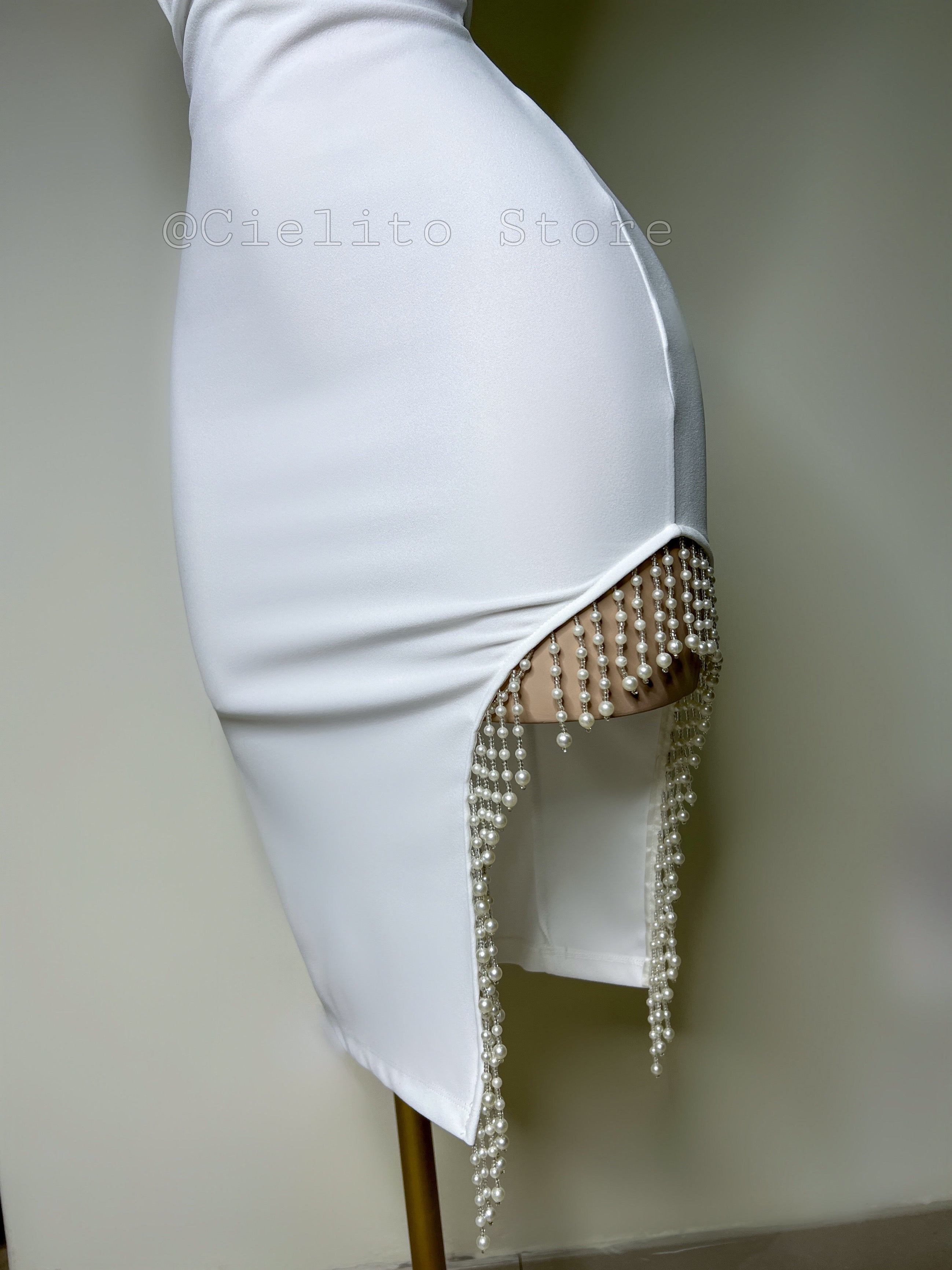VESTIDO BLANCO CON PERLAS