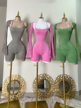 MONO CORTO VERDE CON MANGAS DE RED