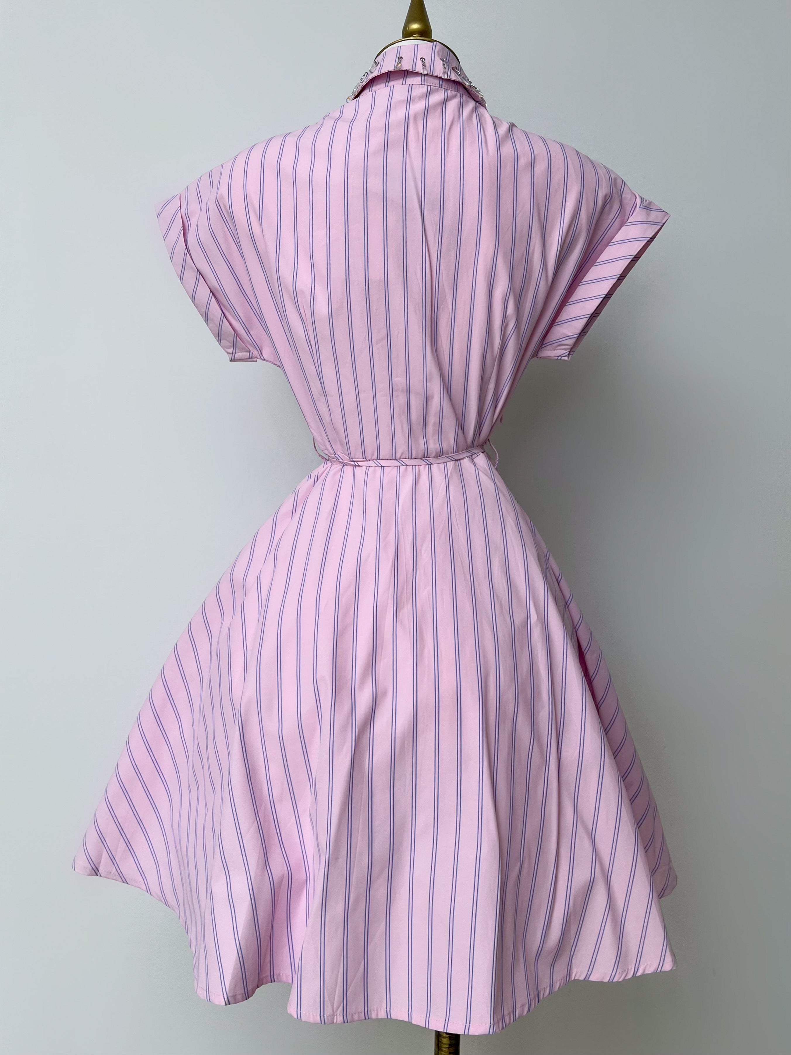 VESTIDO ROSA CON PEDRERÍA