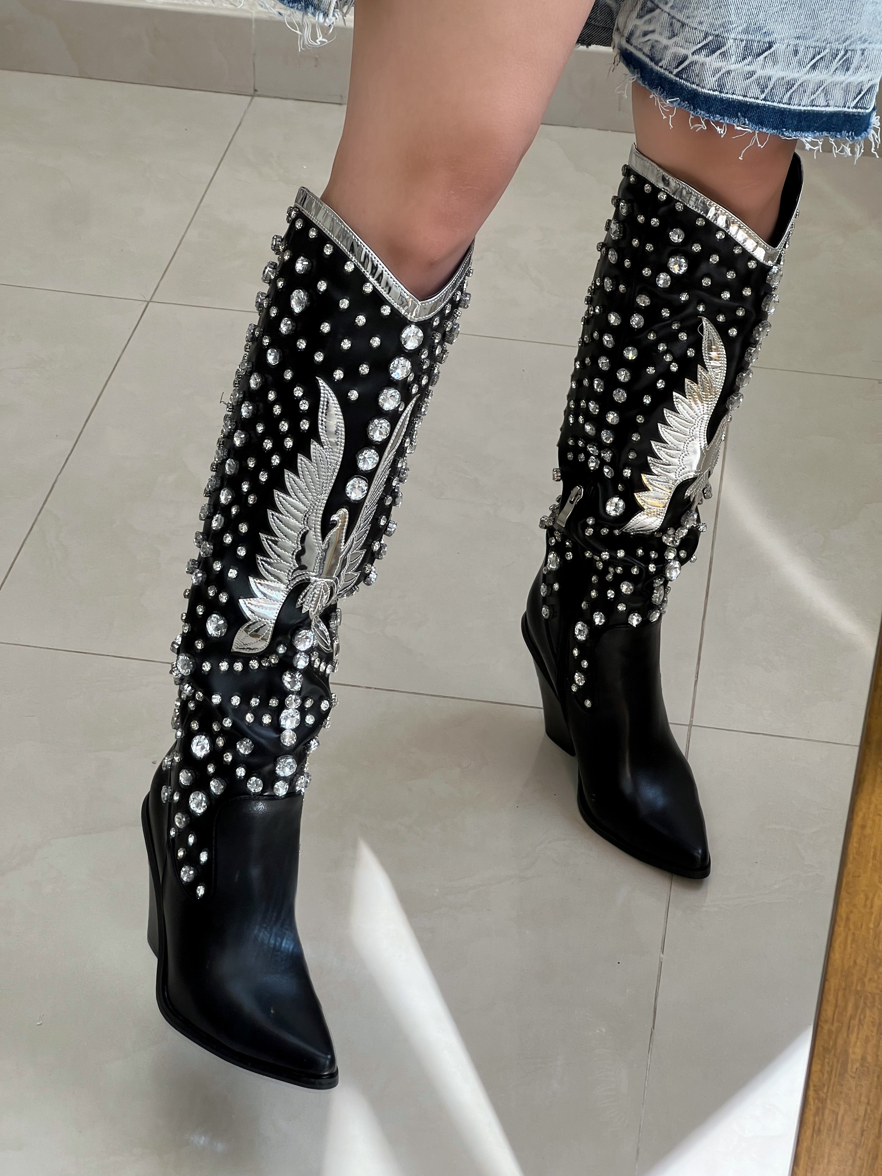 BOTAS COWBOY NEGRAS CON PEDRERÍA