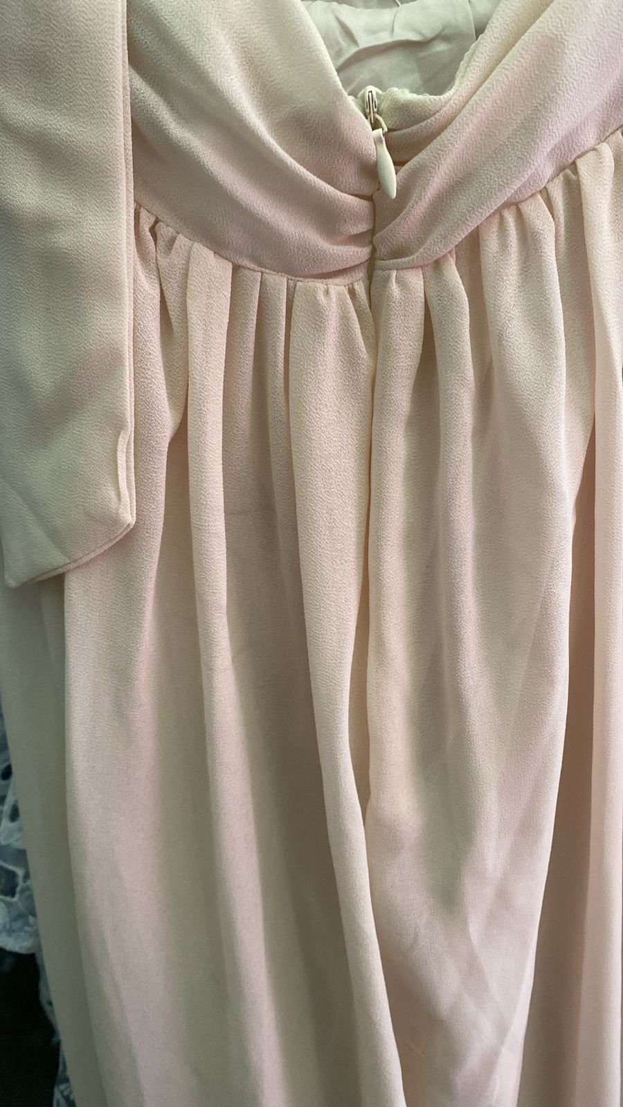 VESTIDO YESSENIA (detalle en la parte atrás junto al cierre)