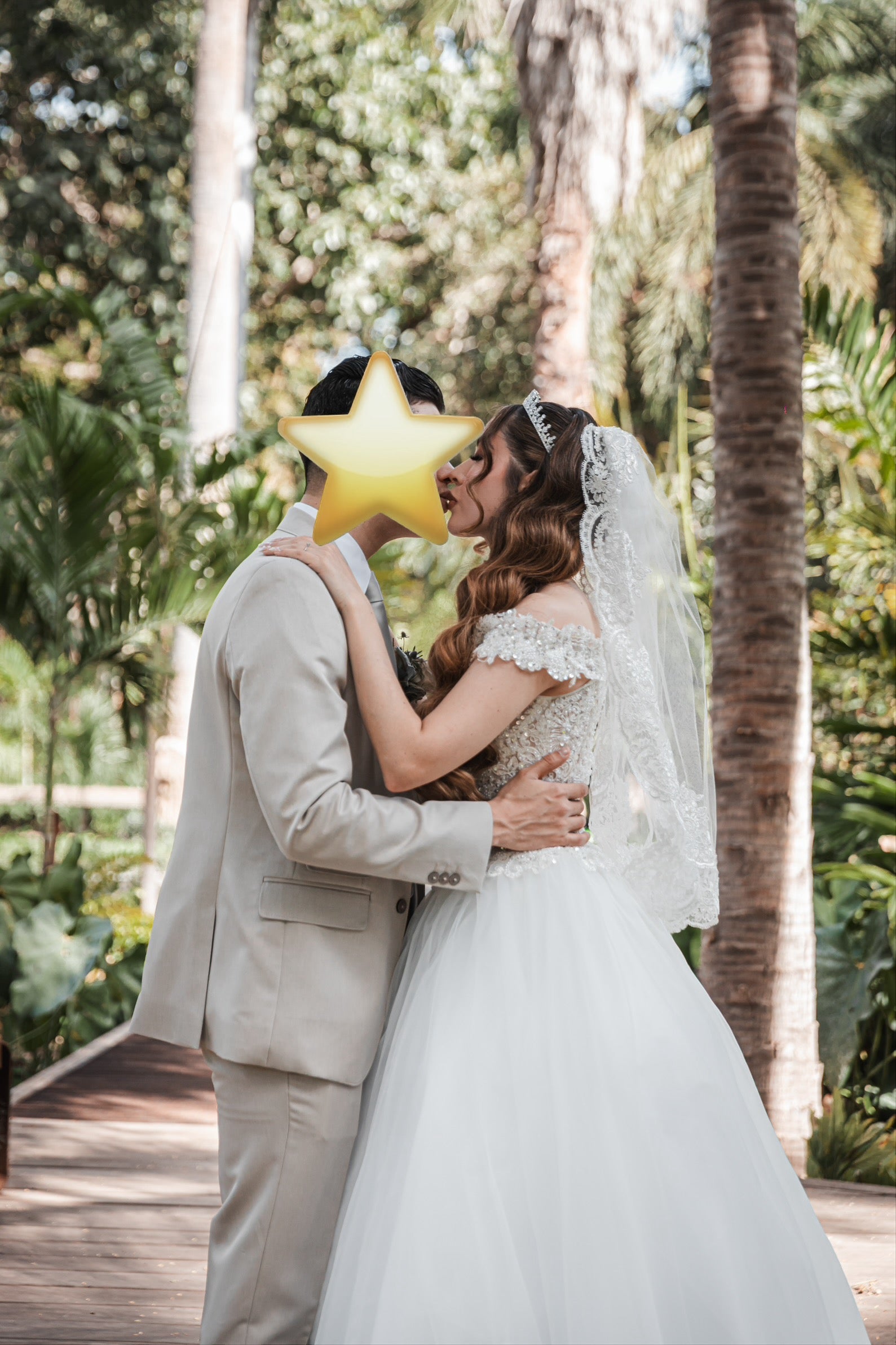 VESTIDO DE NOVIA(UN USO)-SEMINUEVO- TIENE COPAS, CINTURA AJUSTABLE- CON VARILLAS(DE REGALO VELO  Y FALDILLA)