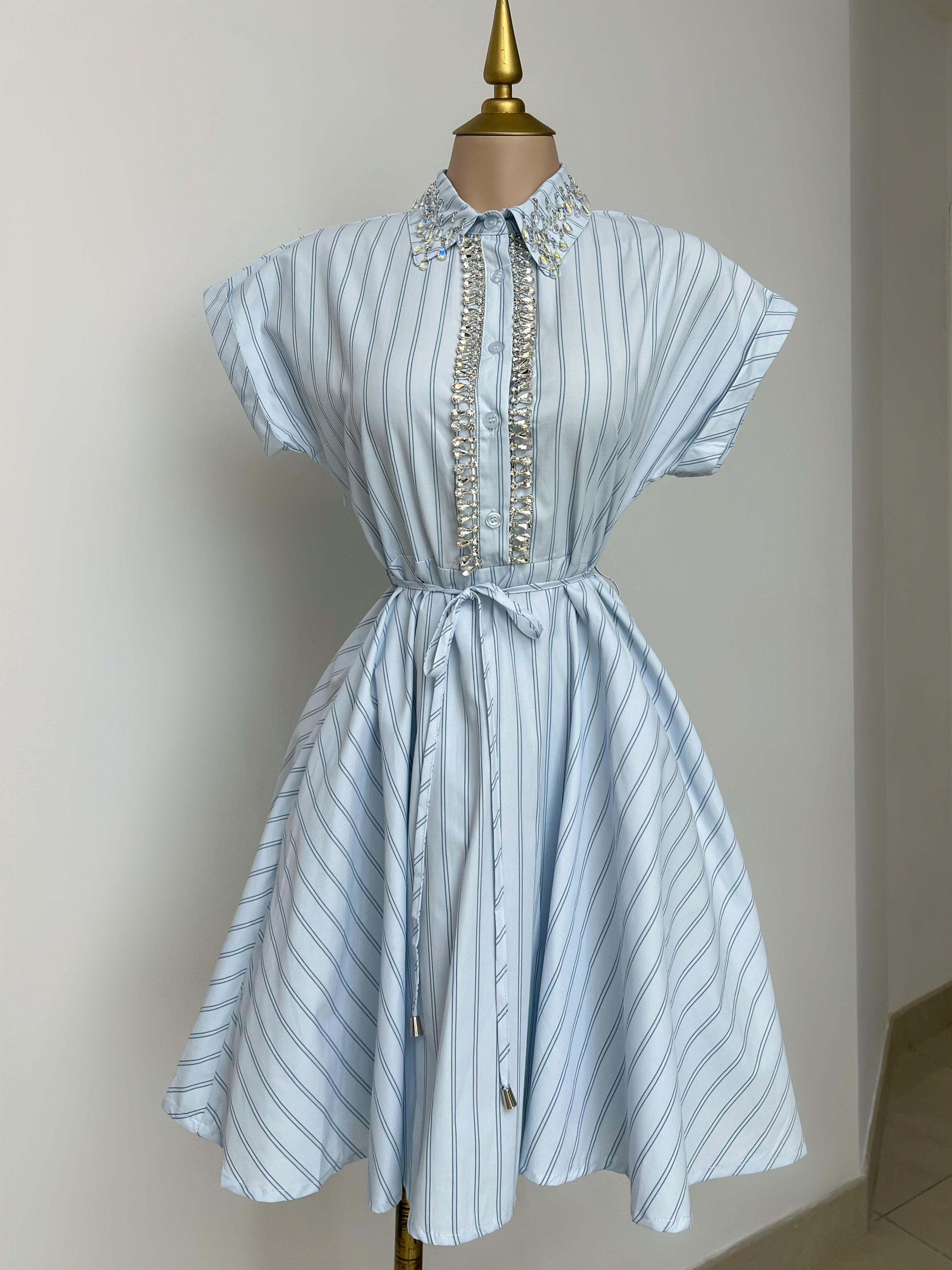 VESTIDO AZUL CON PEDRERÍA