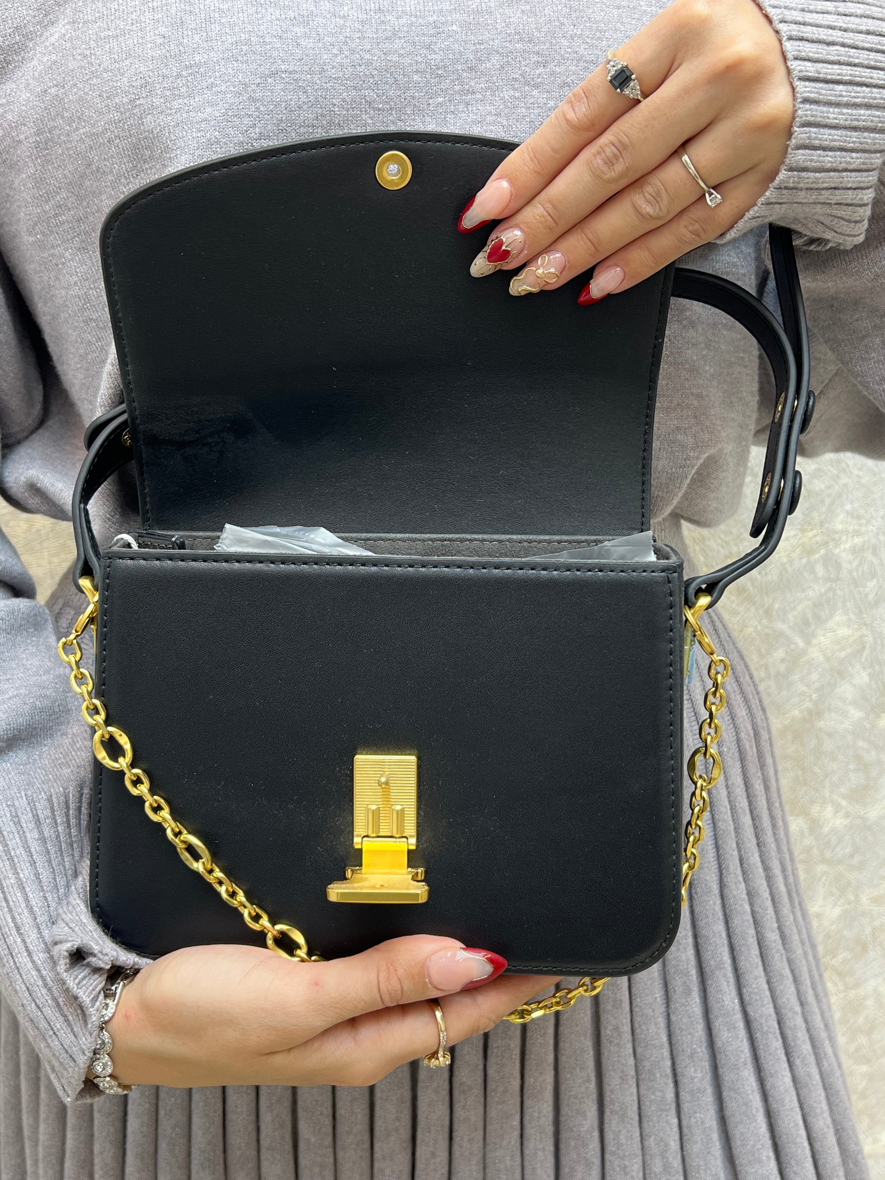 BOLSO CON CORREA NEGRO