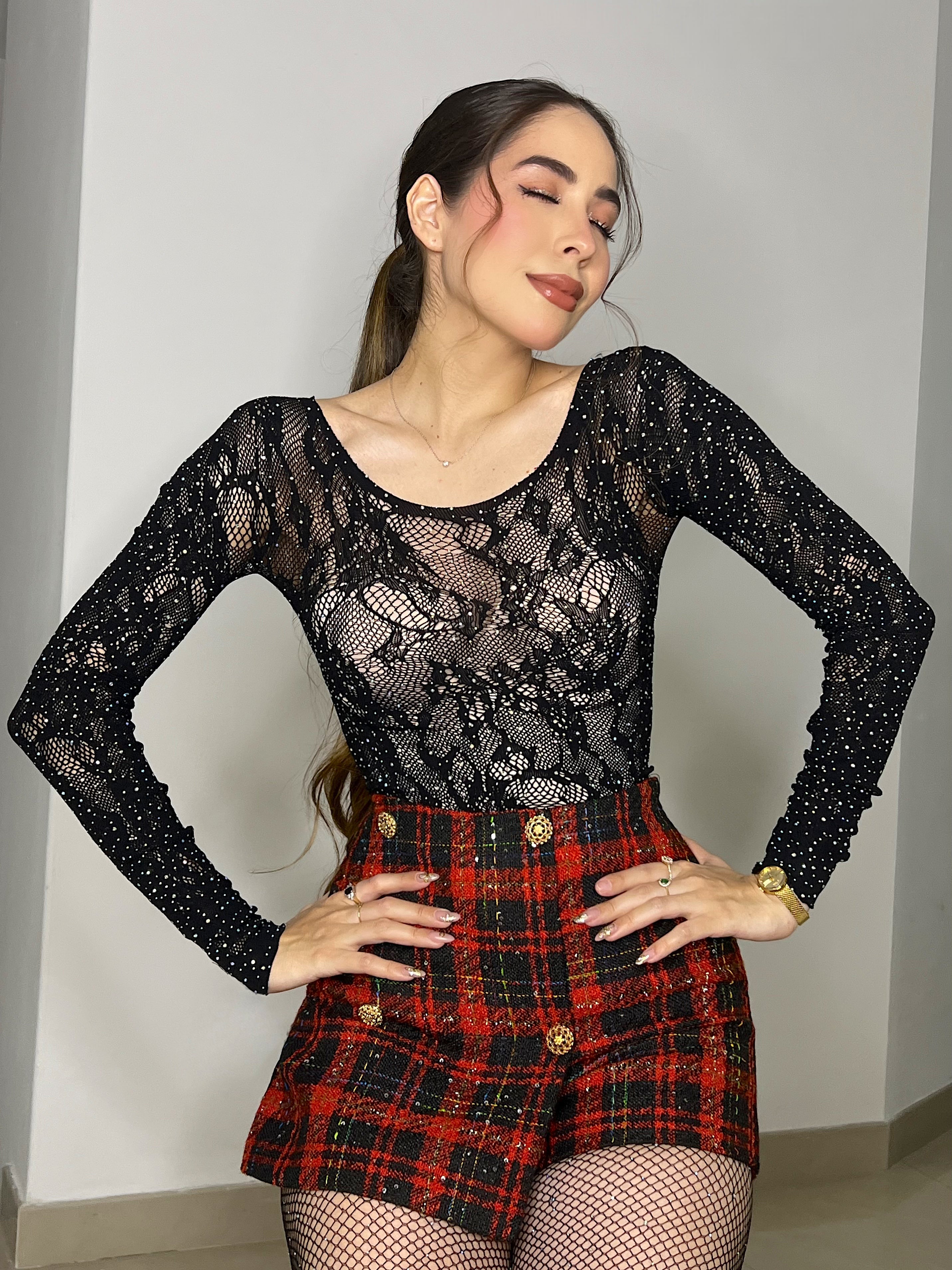 BLUSA DE ENCAJE NEGRA