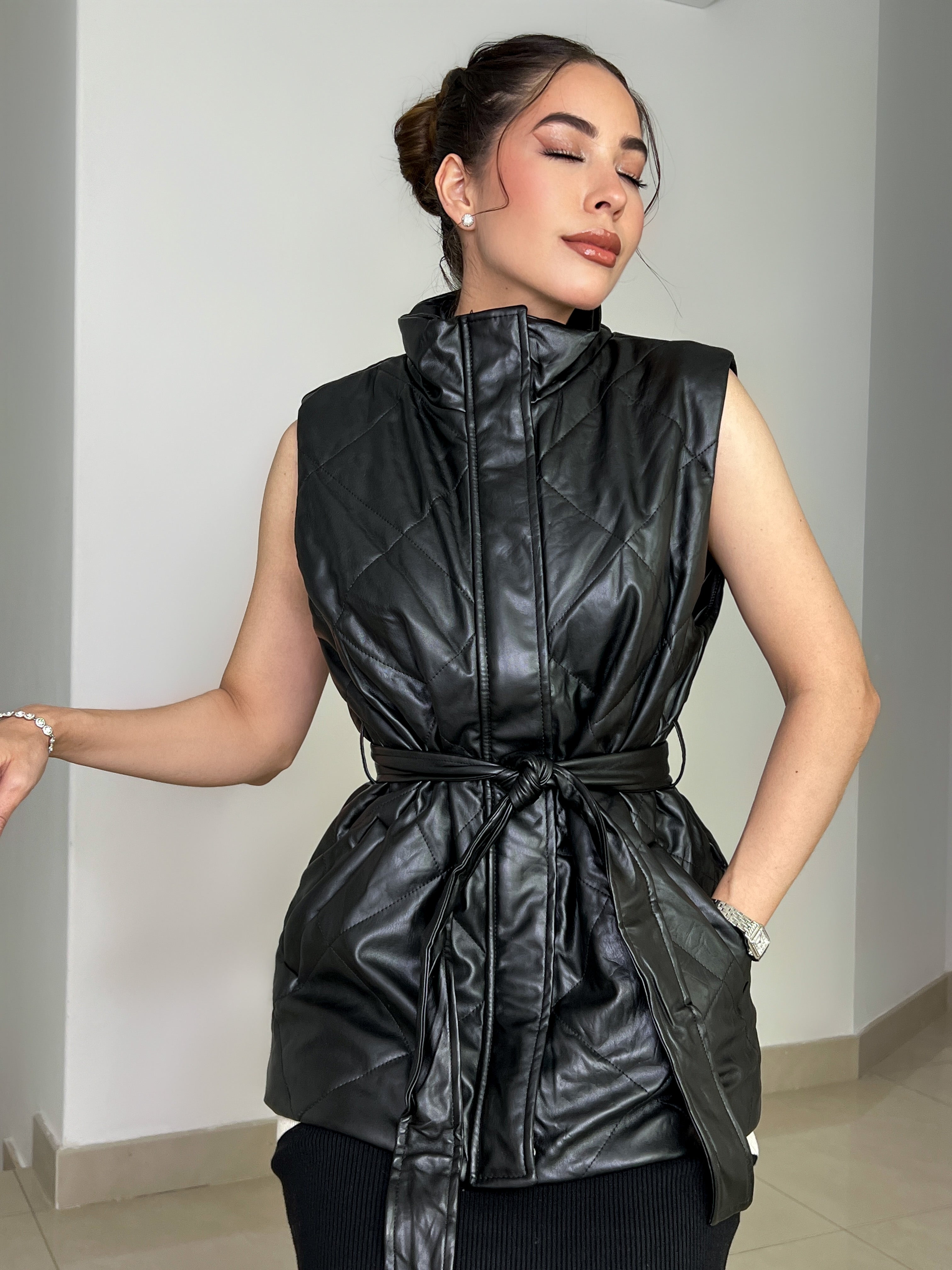 CHALECO NEGRO VINIPIEL