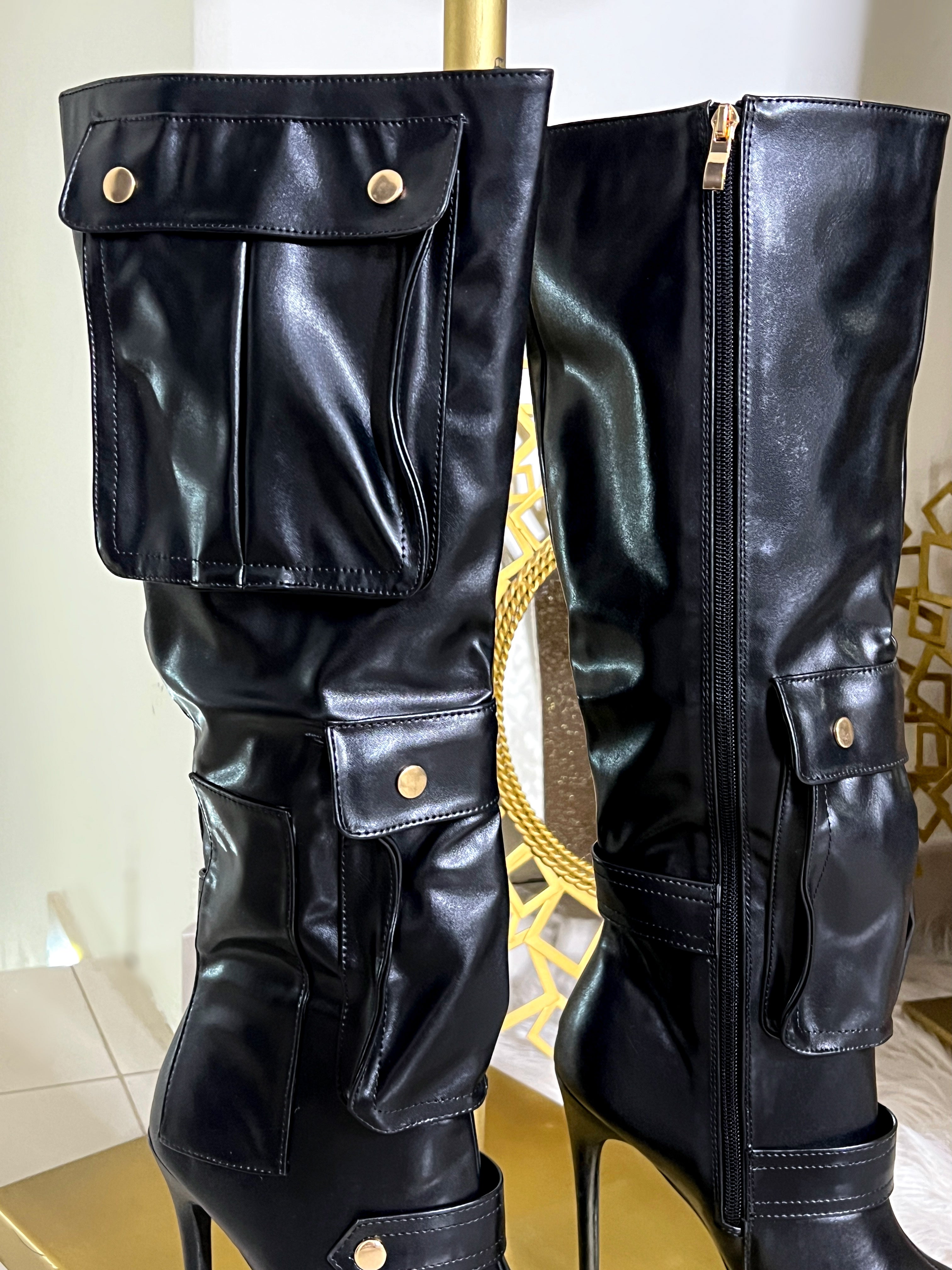 BOTAS NEGRAS CON BOLSAS