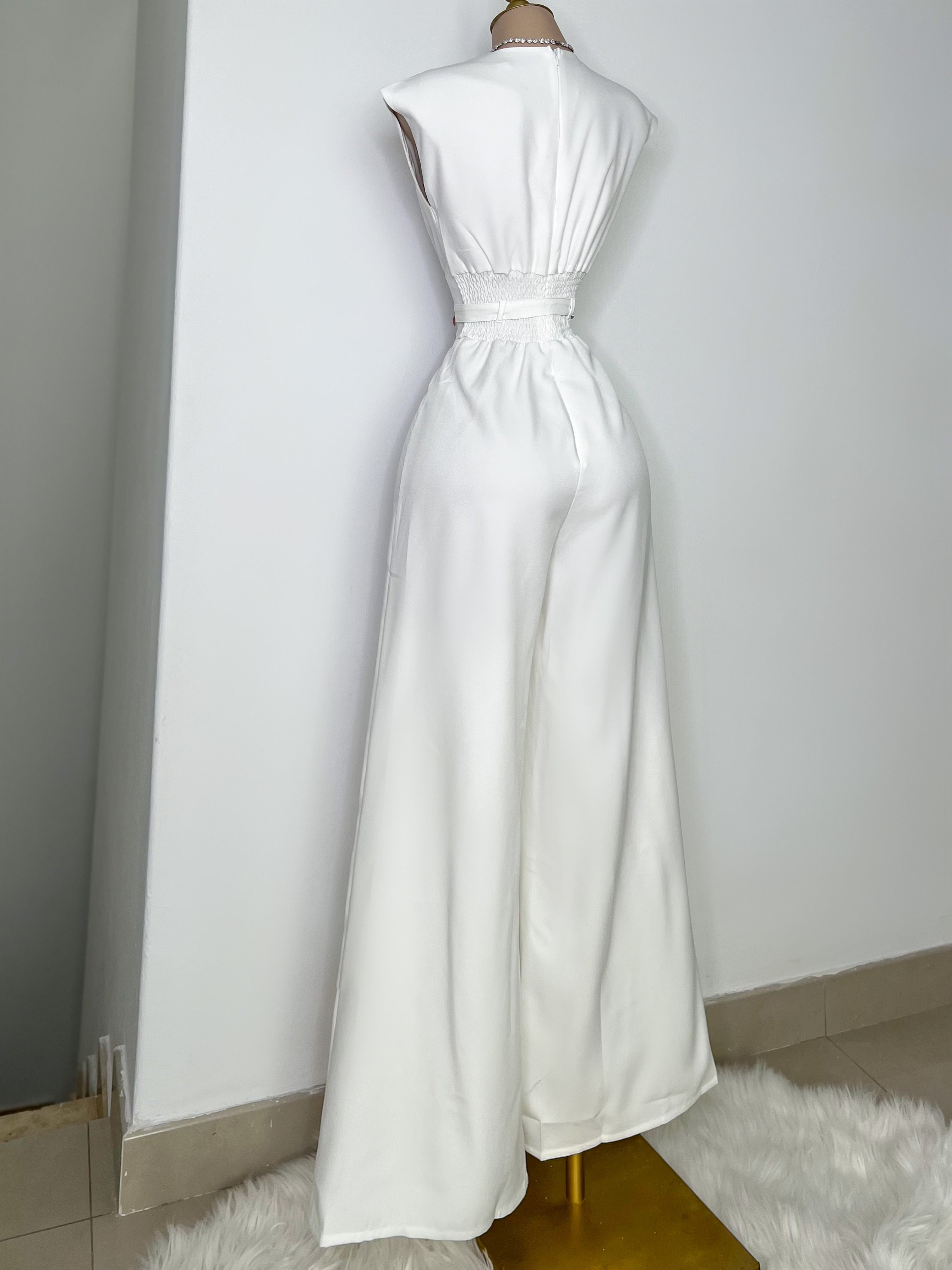 PALAZZO BLANCO CON CINTURÓN