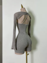 MONO CORTO GRIS CON MANGAS DE RED