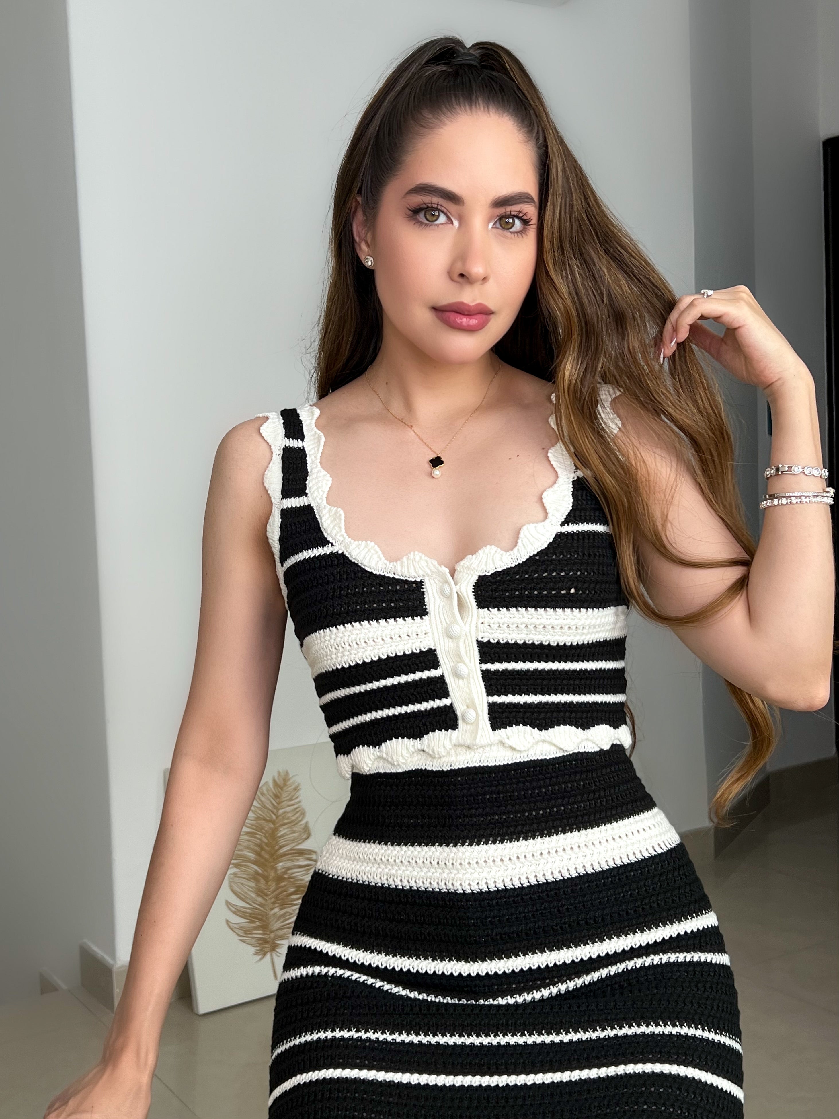 SET NEGRO Y BLANCO TEJIDO