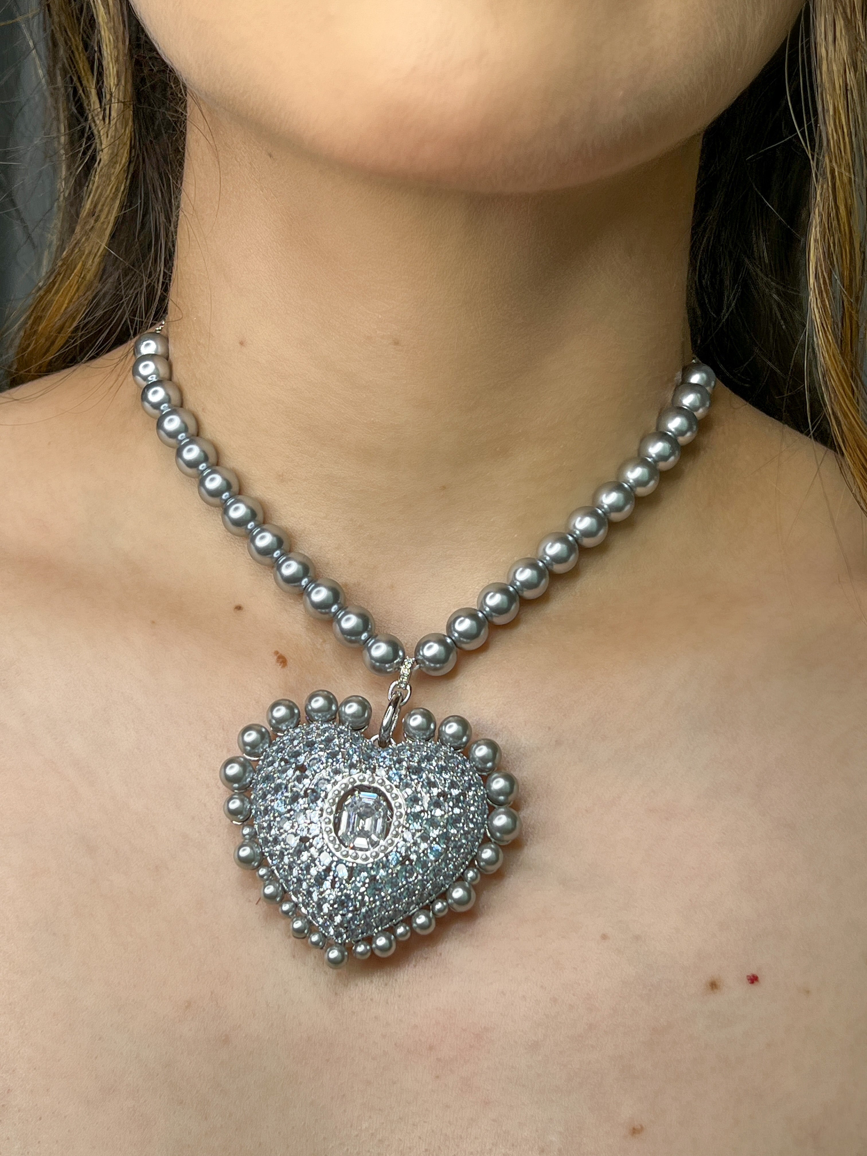 COLLAR CORAZÓN PLATEADO