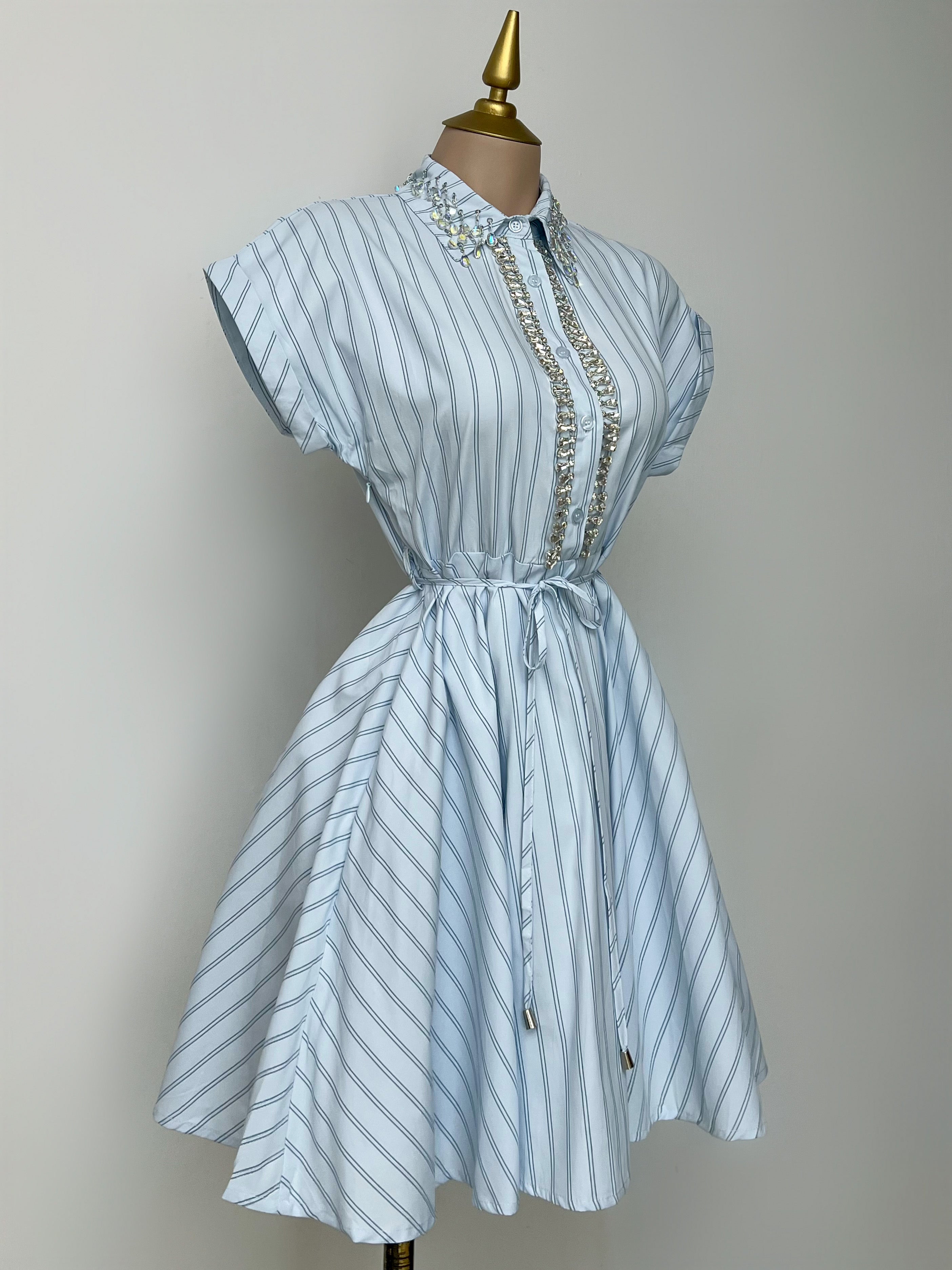 VESTIDO AZUL CON PEDRERÍA
