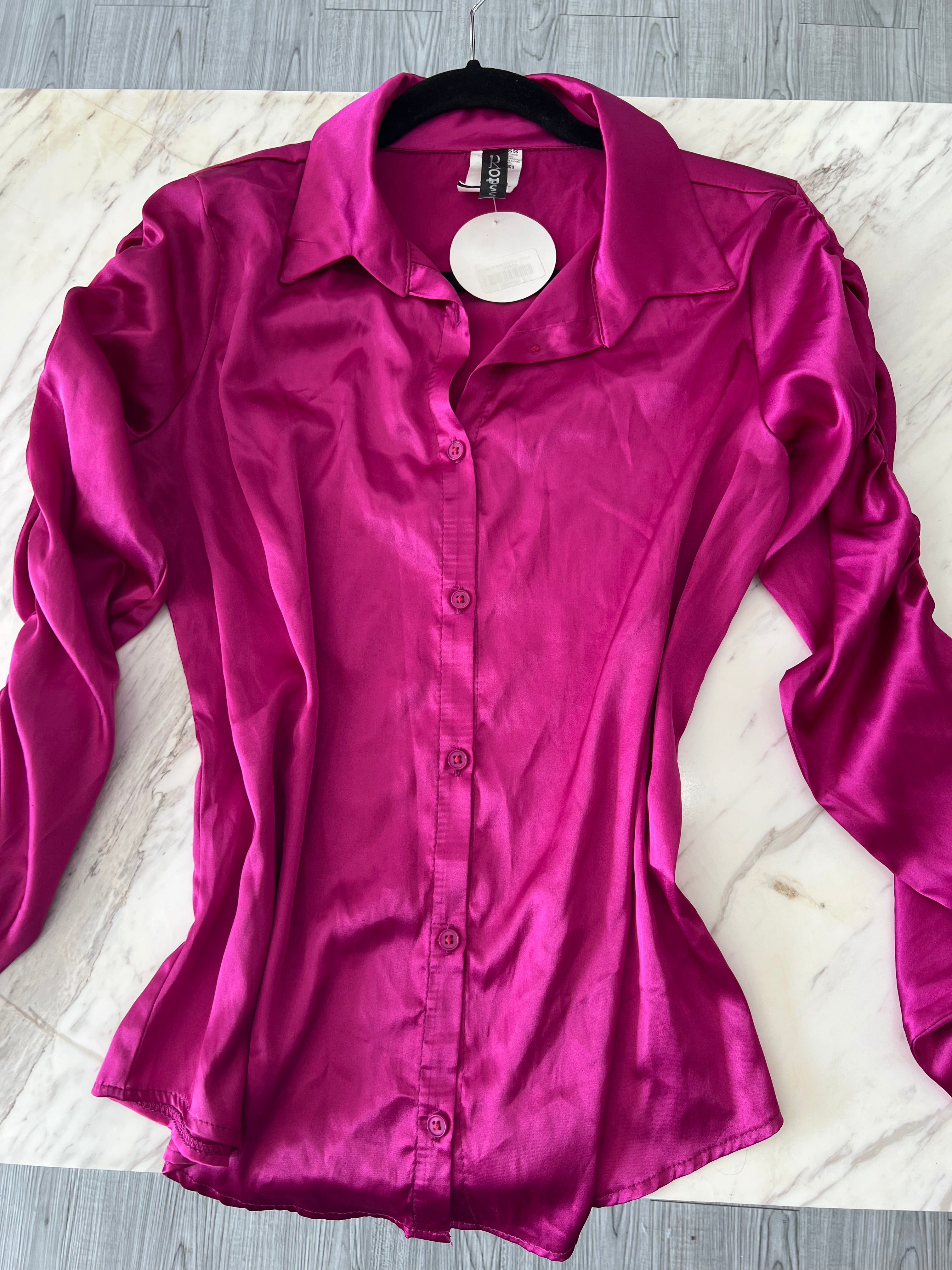 Camisa fucsia satinada