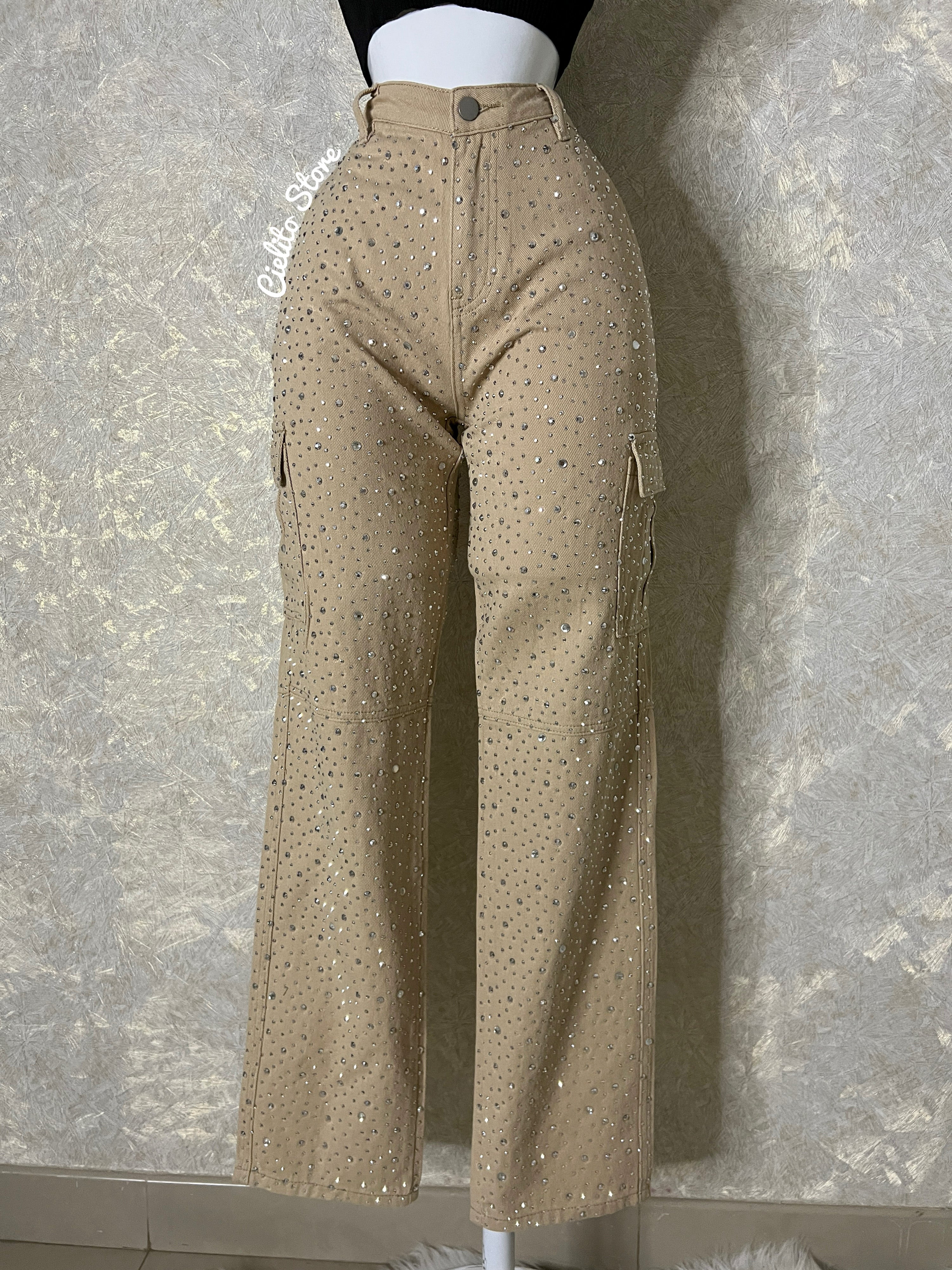 PANTALÓN CAQUI TELA TOTALMENTE DE PEDRERÍA FINA