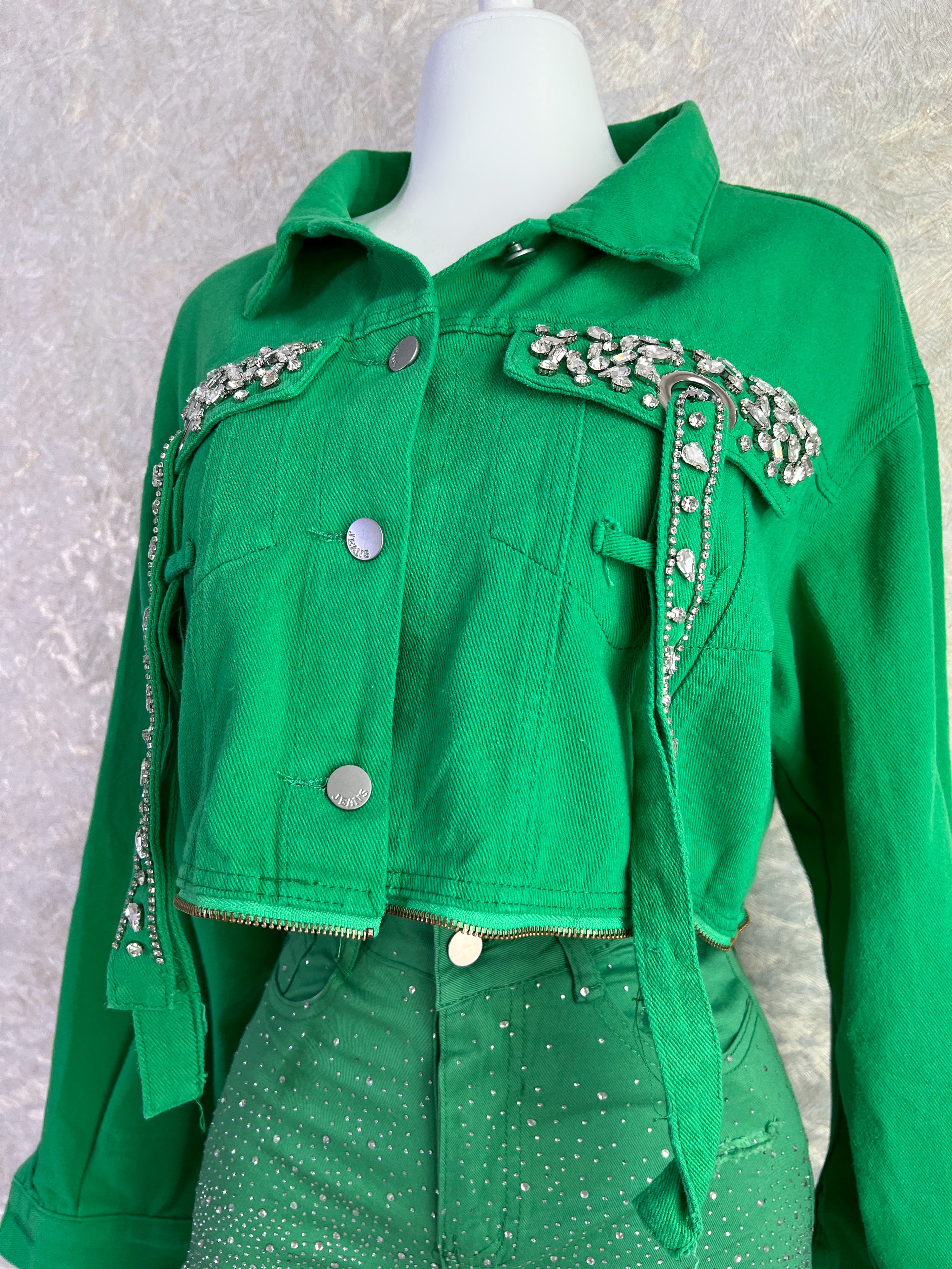 SET CHAQUETA Y SHORT VERDE