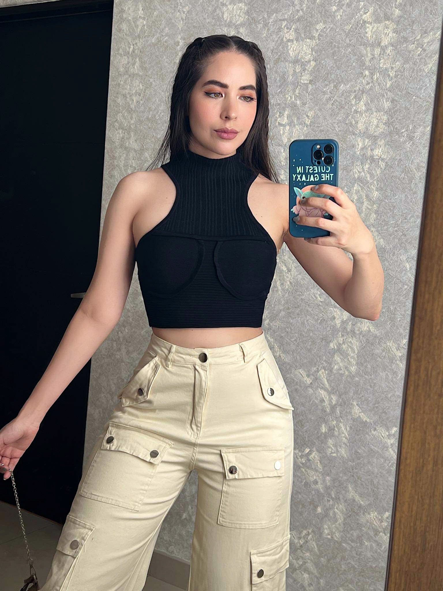 BLUSA NEGRA SIN MANGAS