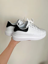 TENIS BLANCOS CON NEGRO