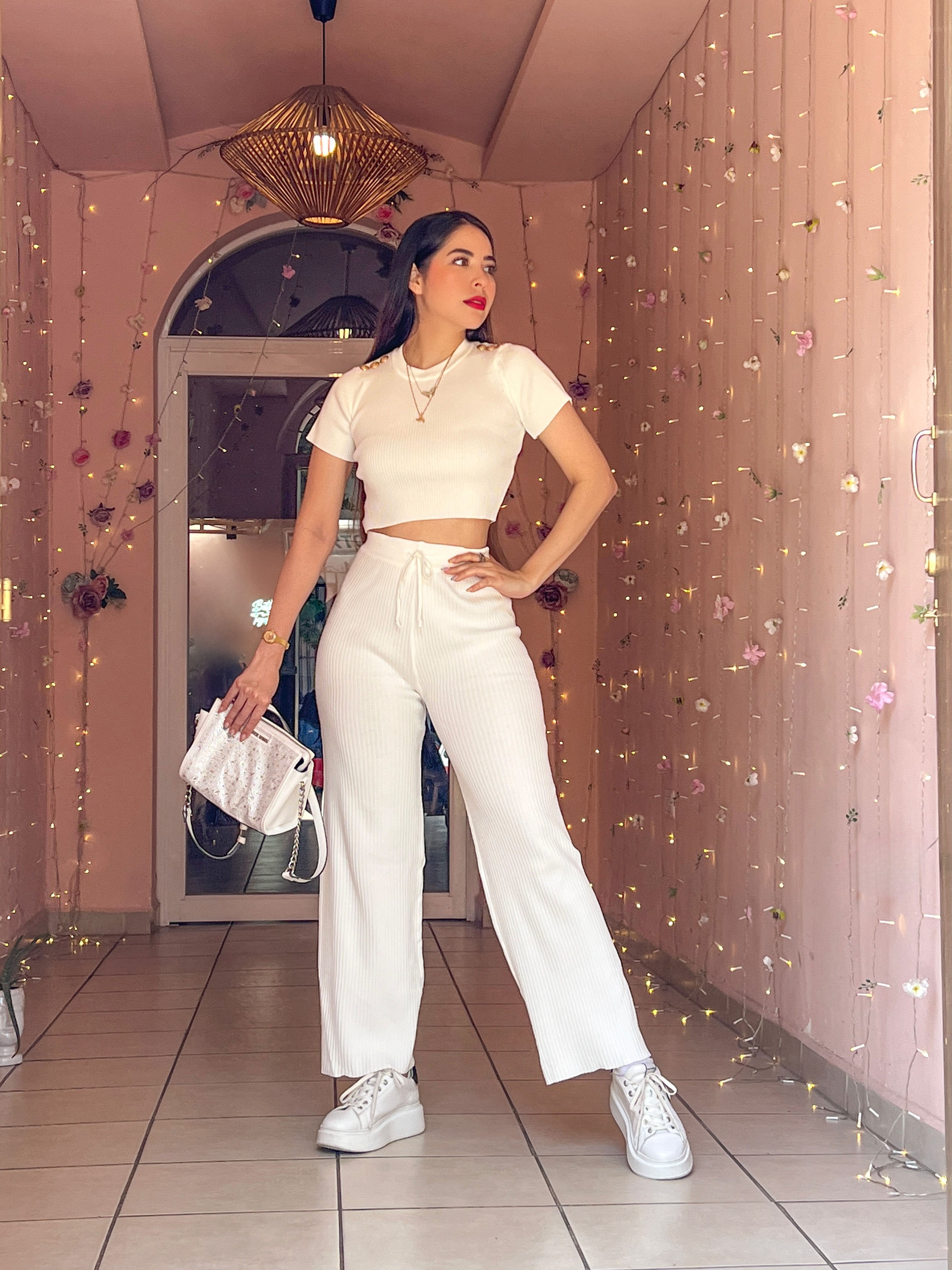 SET BLANCO CON BOTÓN DORADO