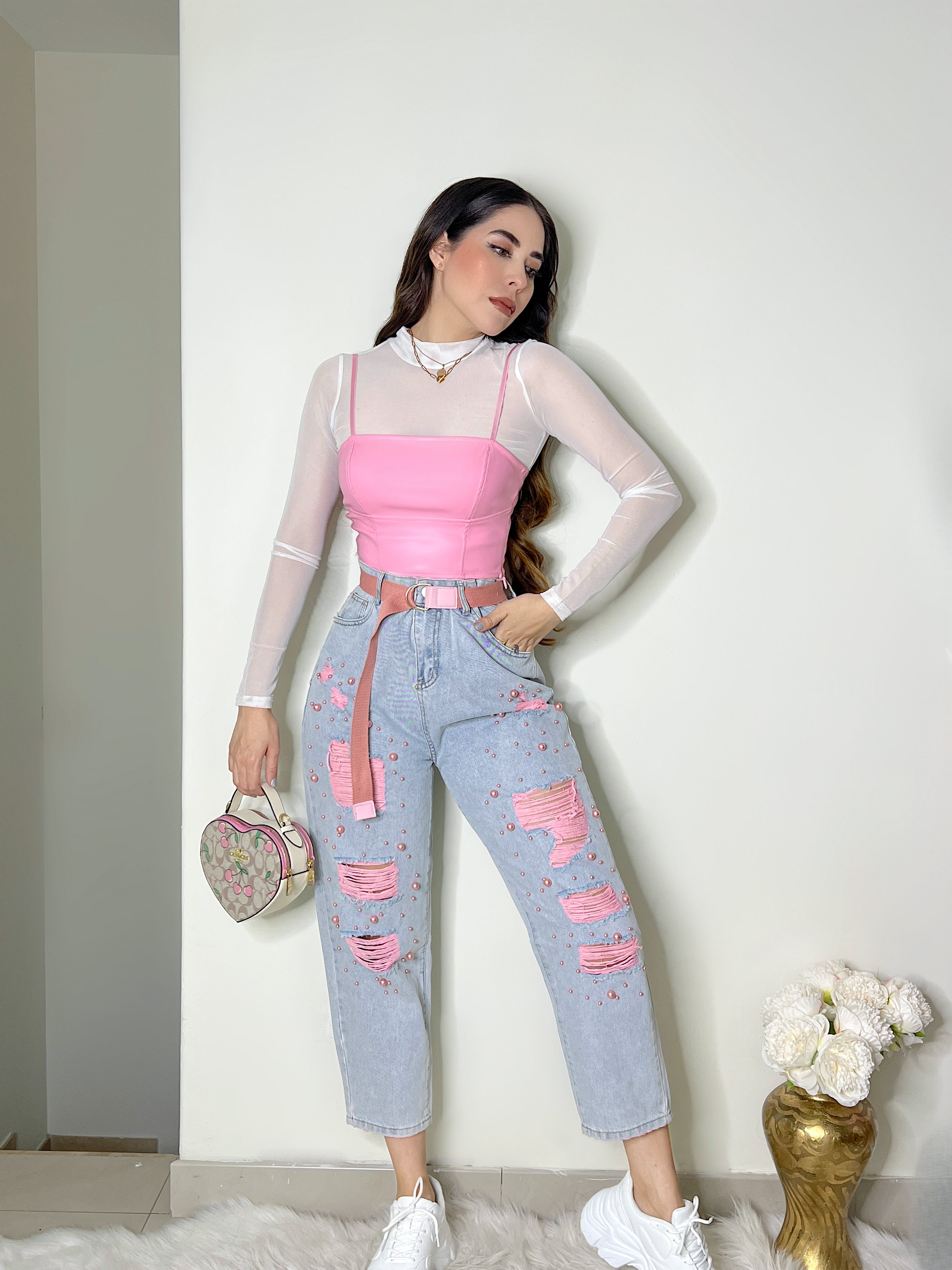PANTALÓN DENIM PERLAS ROSAS Y CINTURÓN