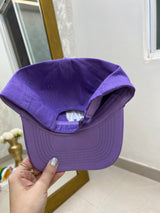 GORRA MORADA LA
