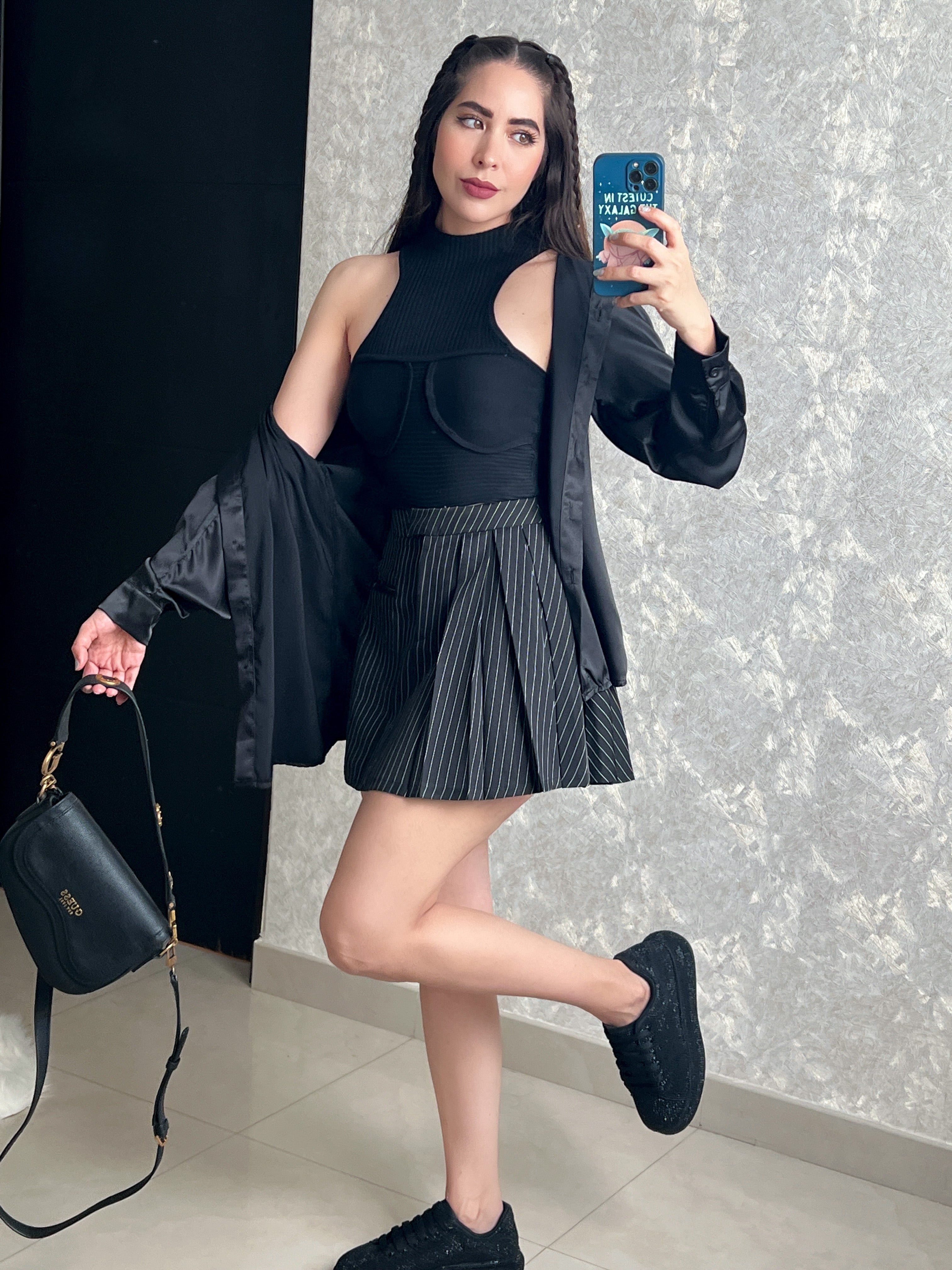 BLUSA NEGRA SIN MANGAS