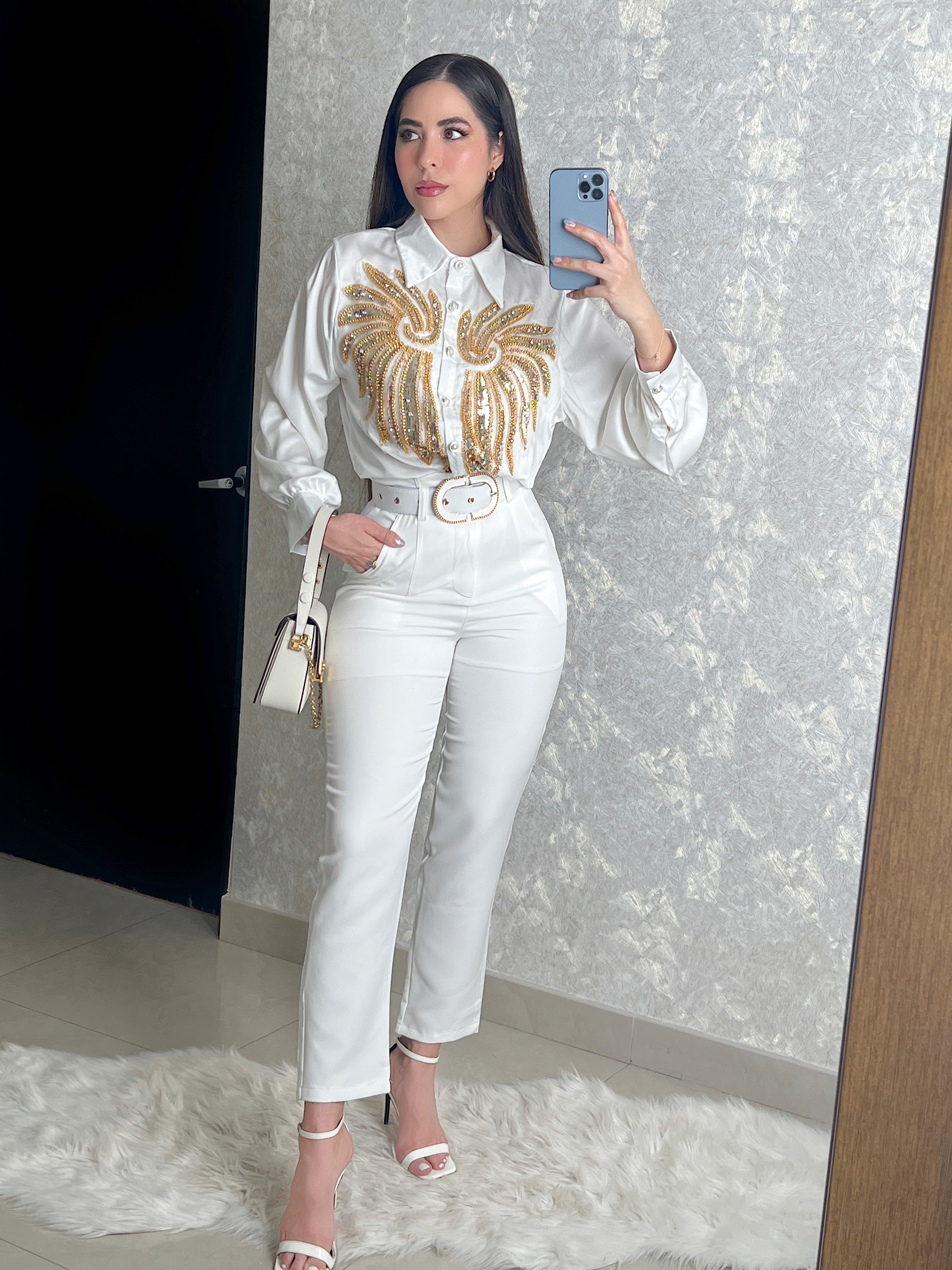 CAMISA BLANCA CON DETALLE DORADO
