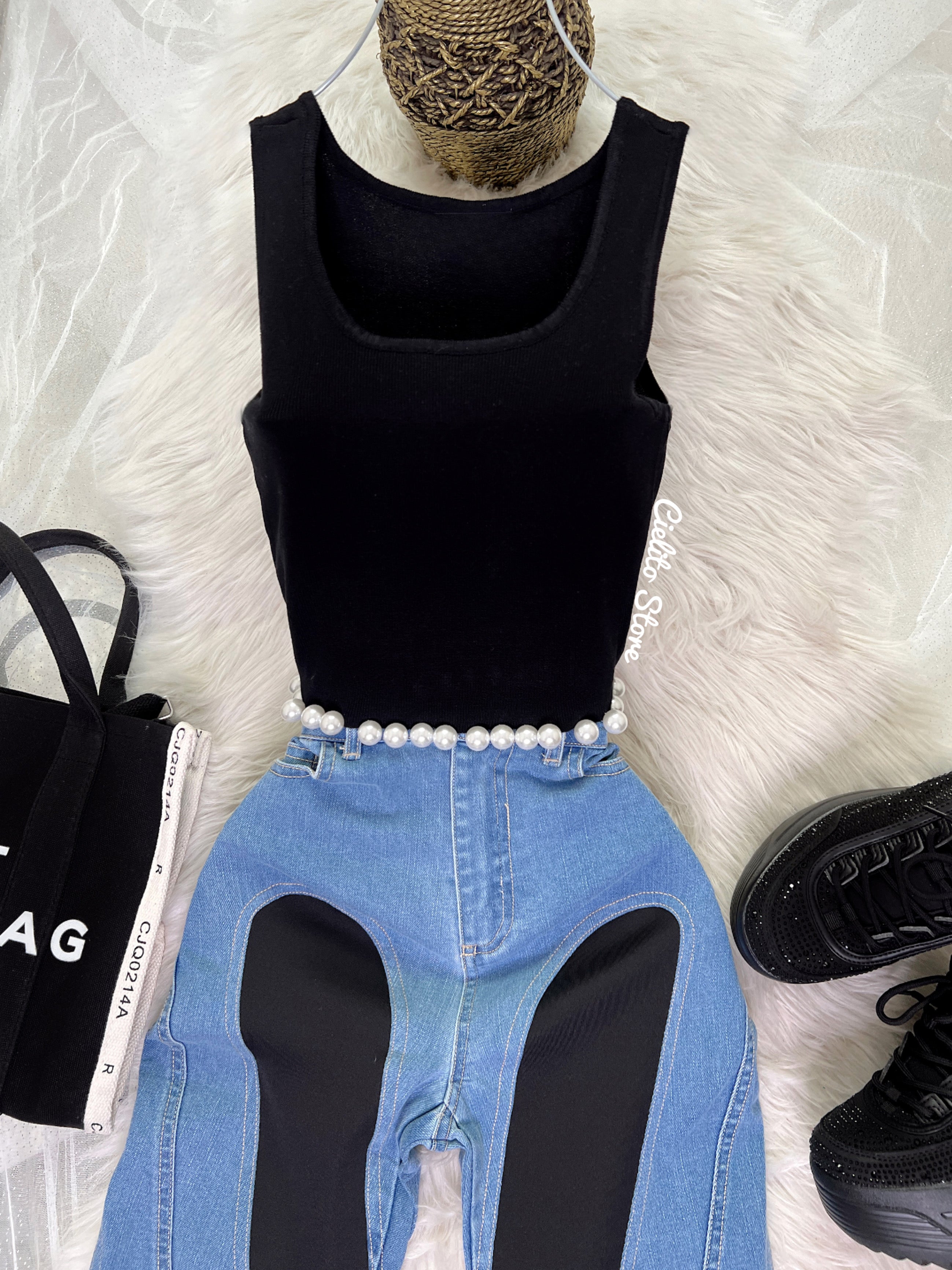 BLUSA  NEGRA CON PERLAS