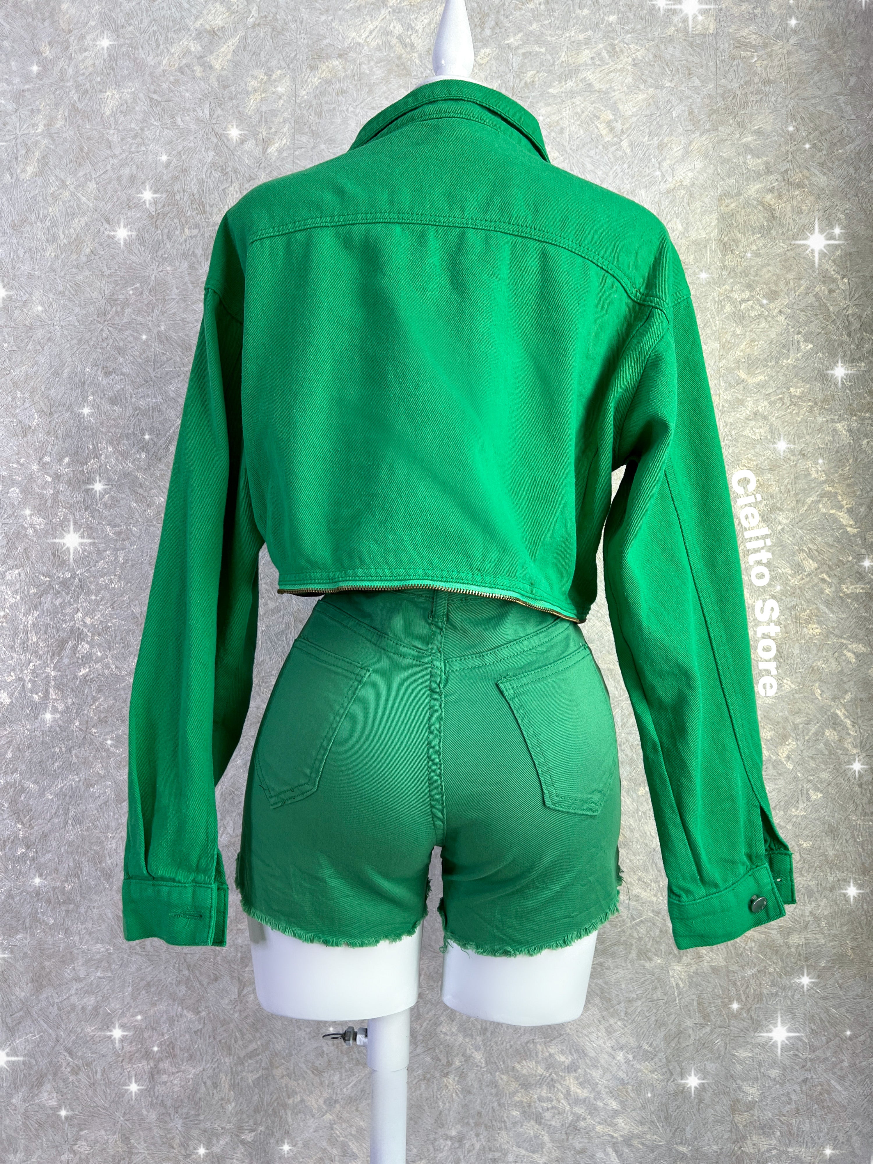 SET CHAQUETA Y SHORT VERDE