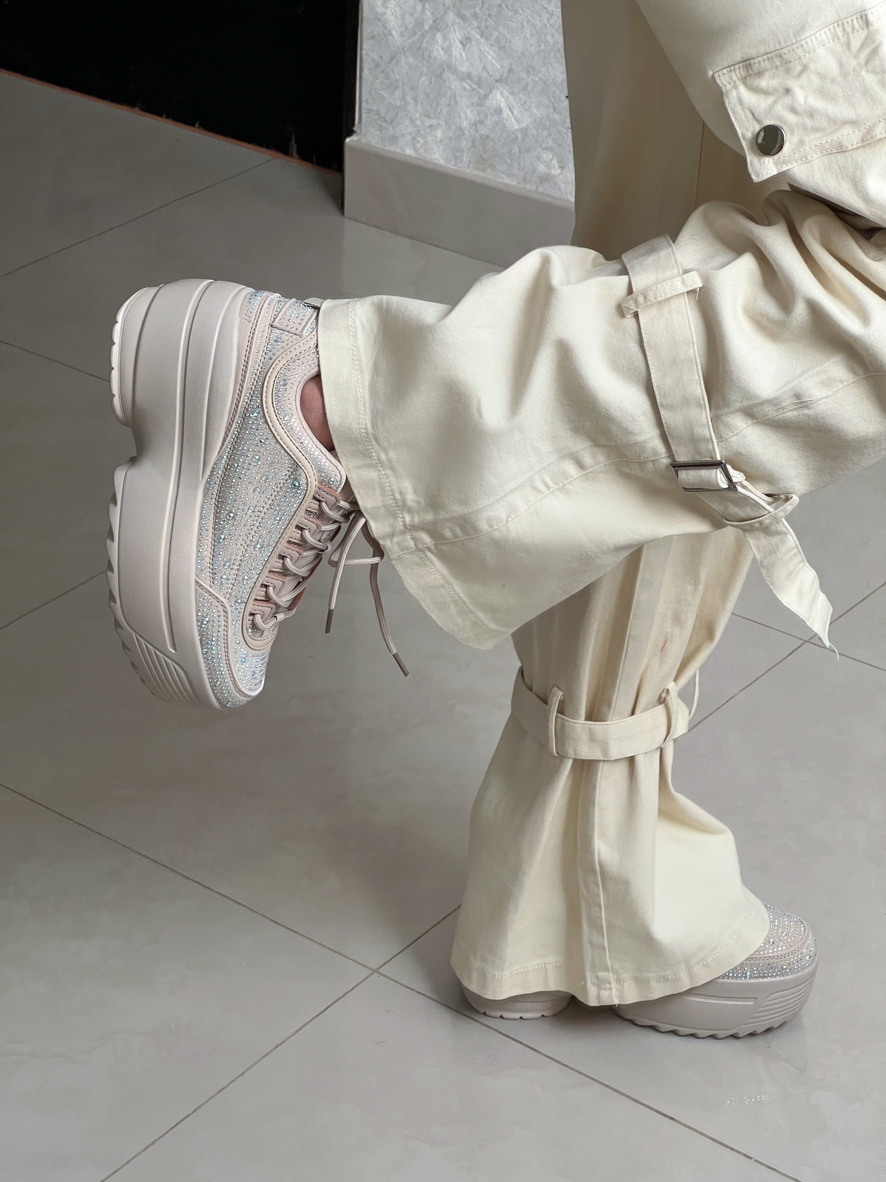 TENIS NUDE PLATAFORMA Y PEDRERÍA