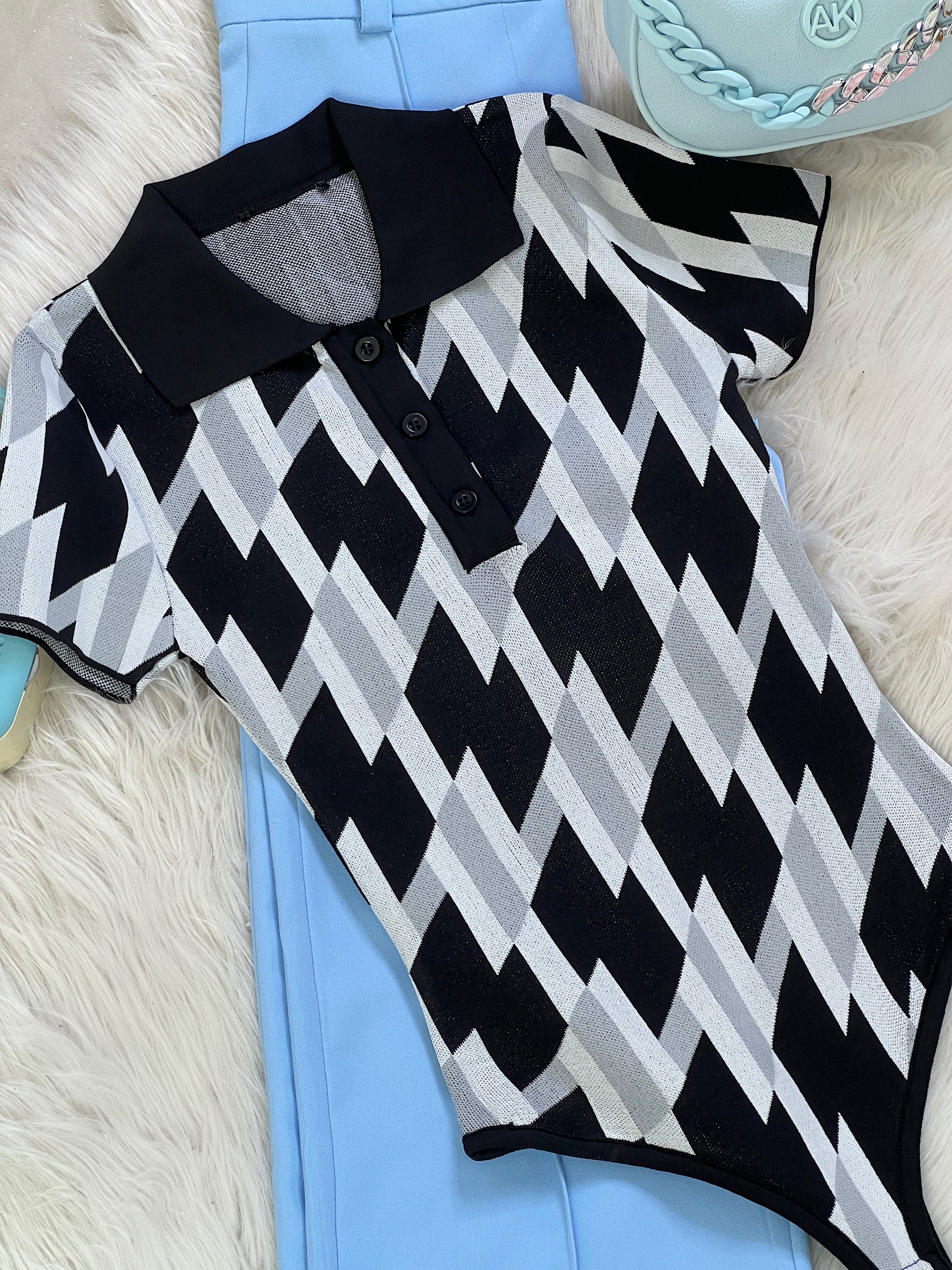 BODY BLANCO CON NEGRO