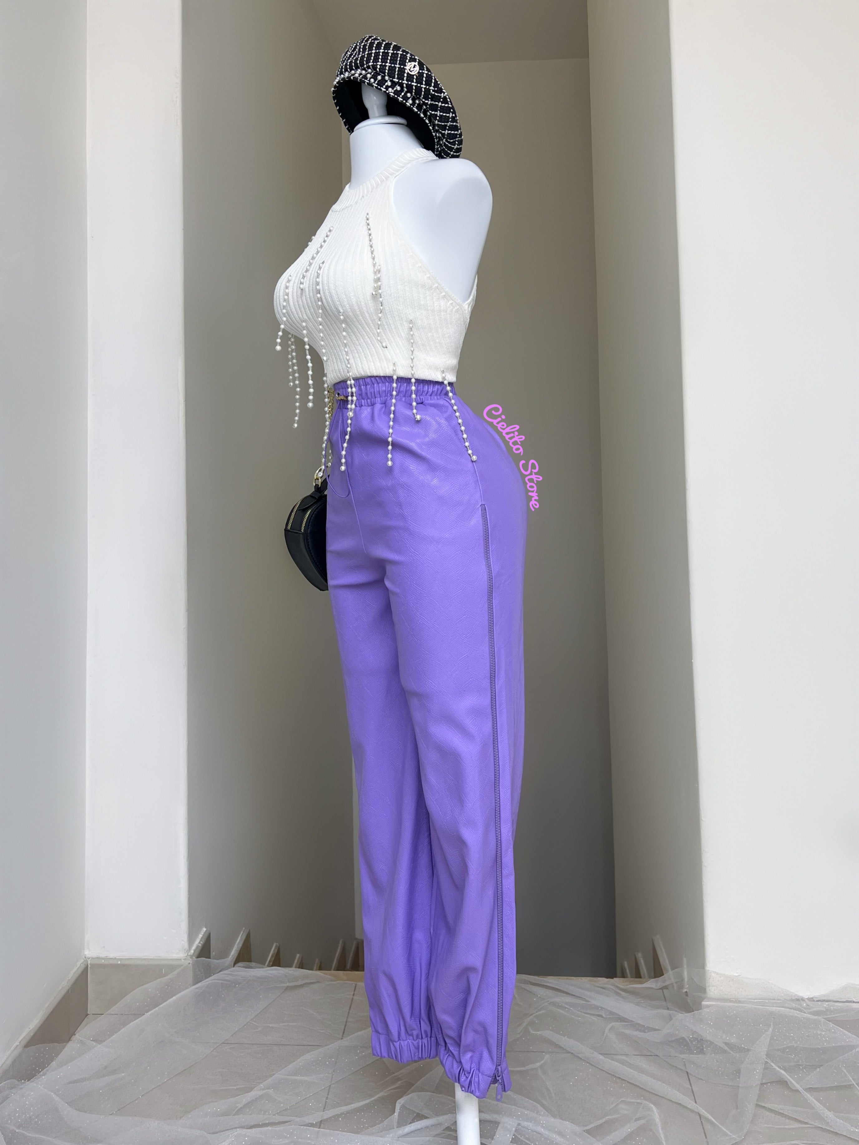 JOGGER MORADO CON CIERRES LATERALES