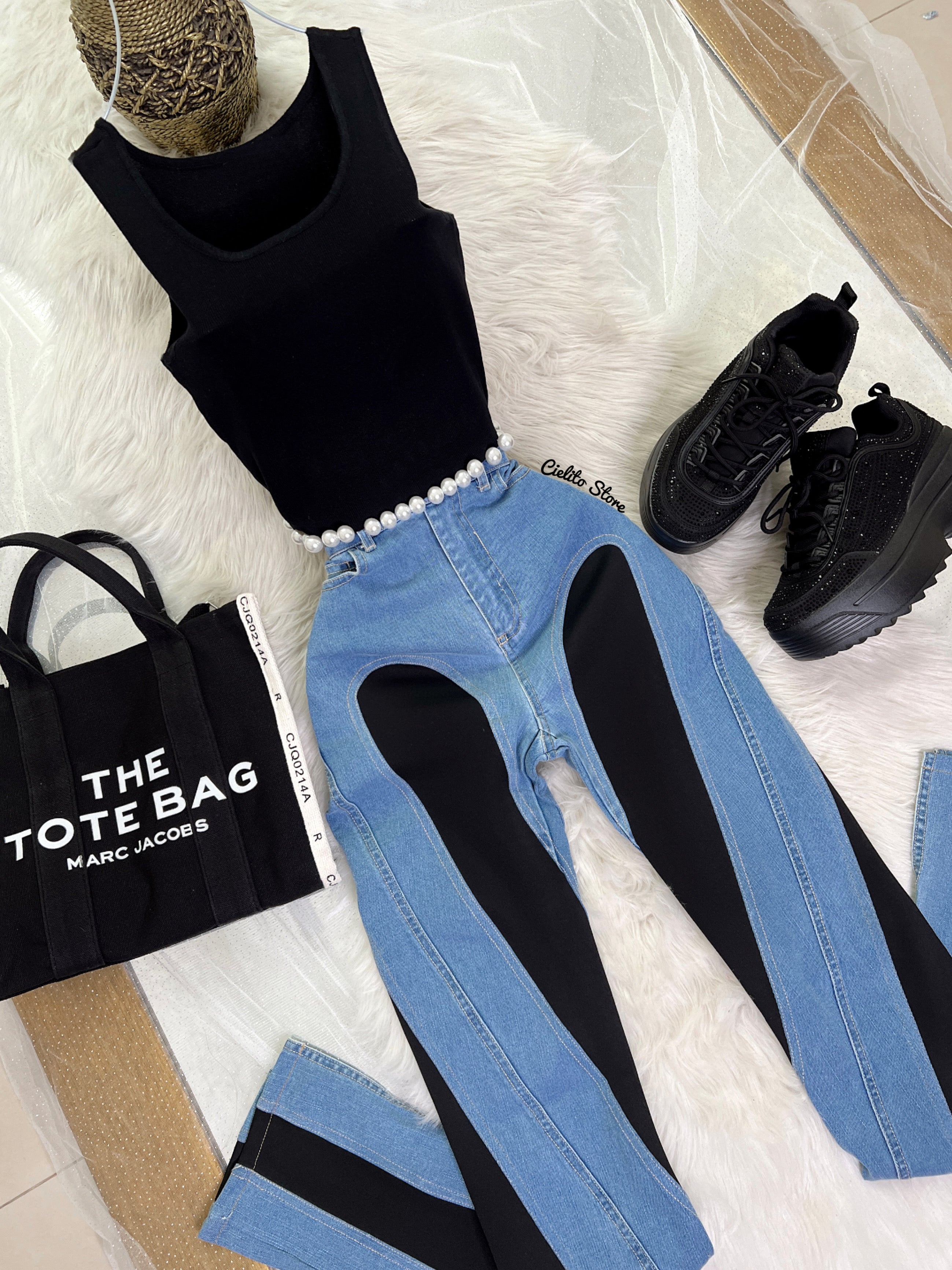 BLUSA  NEGRA CON PERLAS