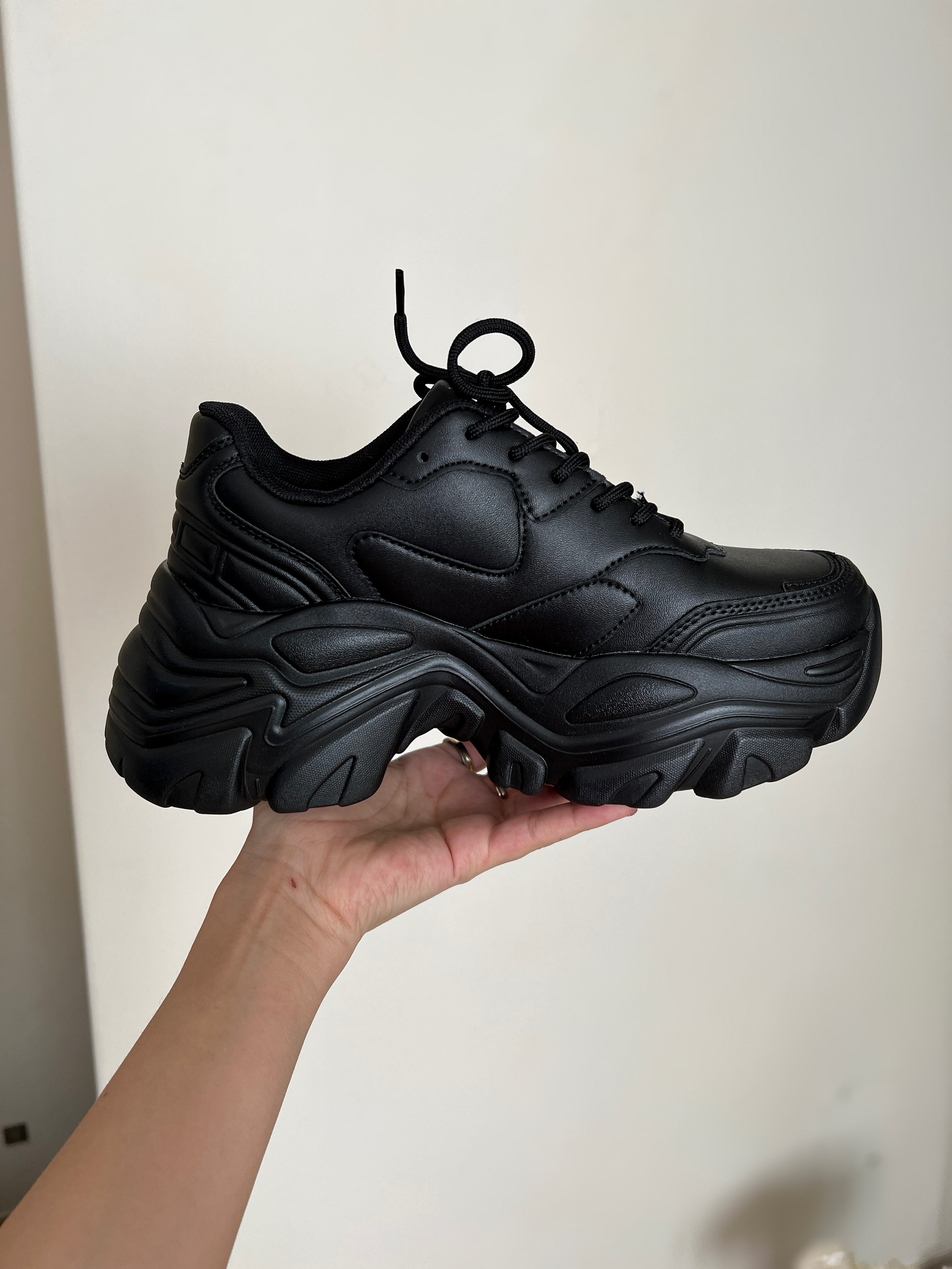 TENIS NEGROS PLATAFORMA