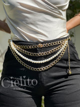 Short negro con cinturón de Cadena