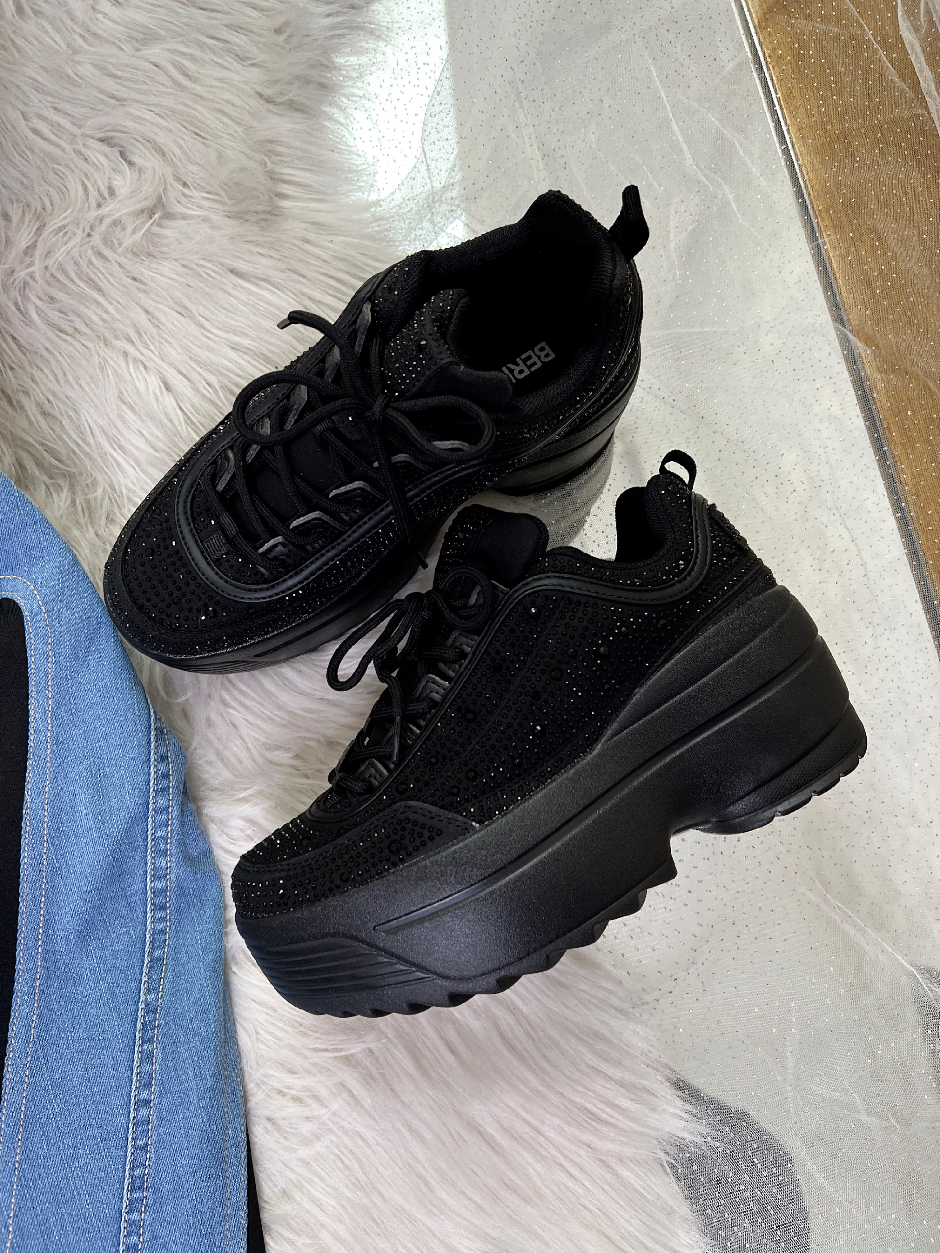 TENIS NEGROS PLATAFORMA Y PEDRERÍA