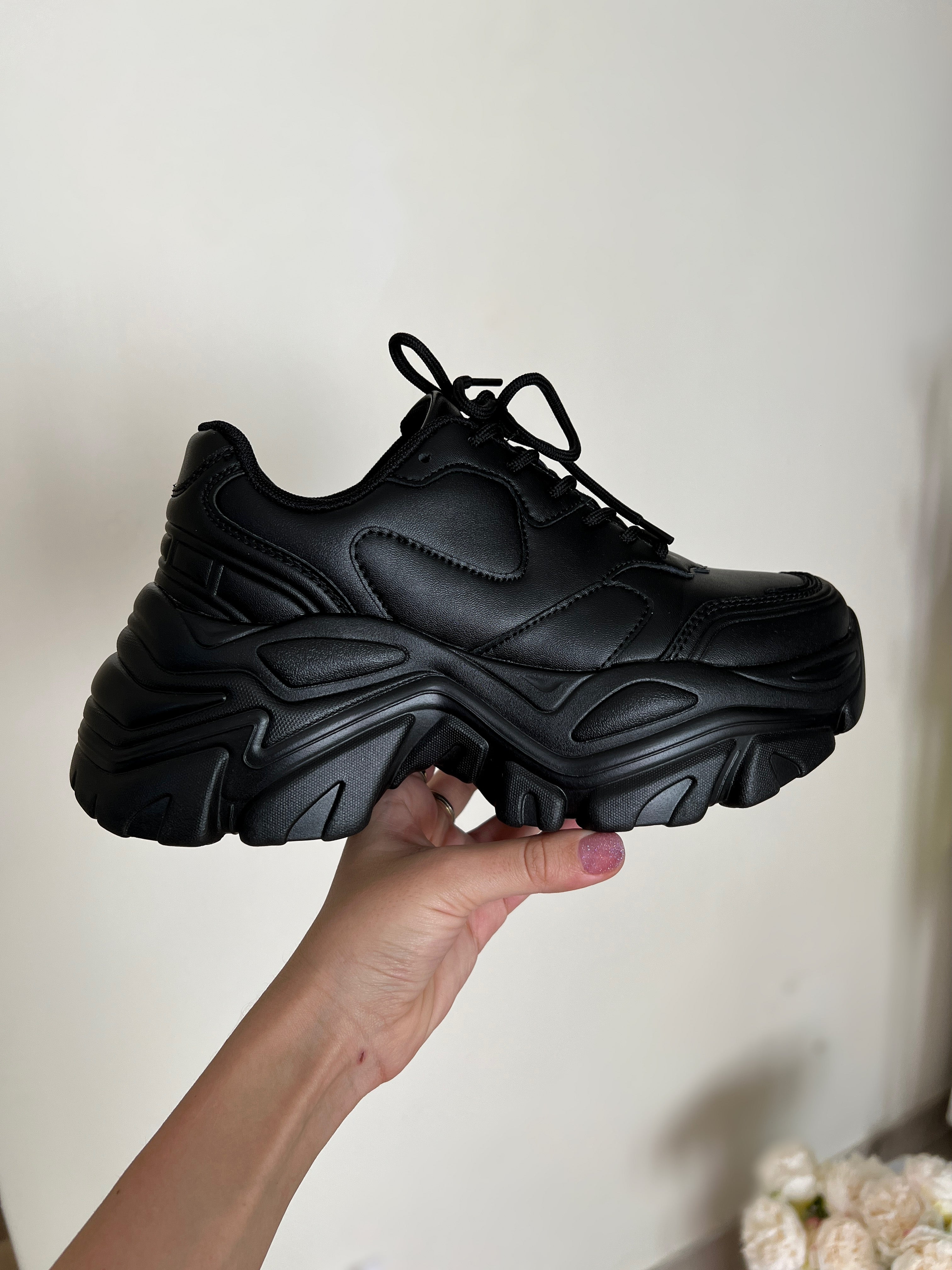 TENIS NEGROS PLATAFORMA