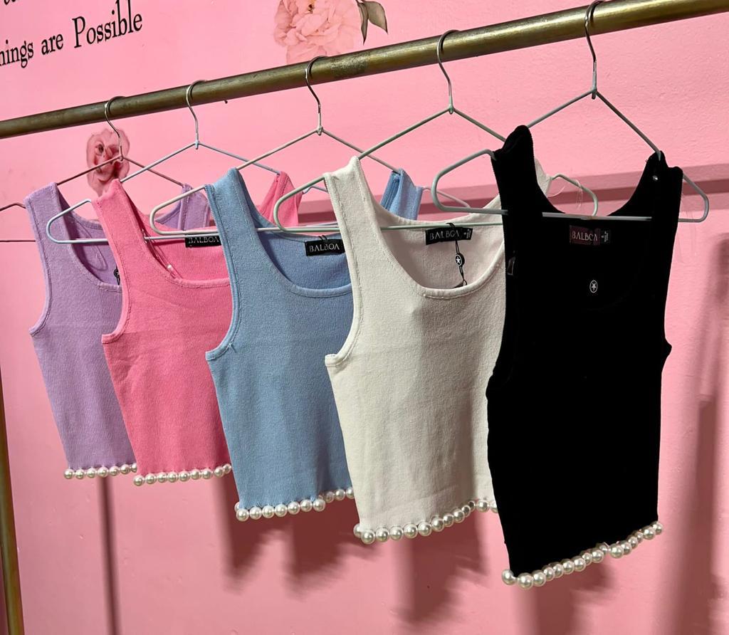 BLUSA  NEGRA CON PERLAS