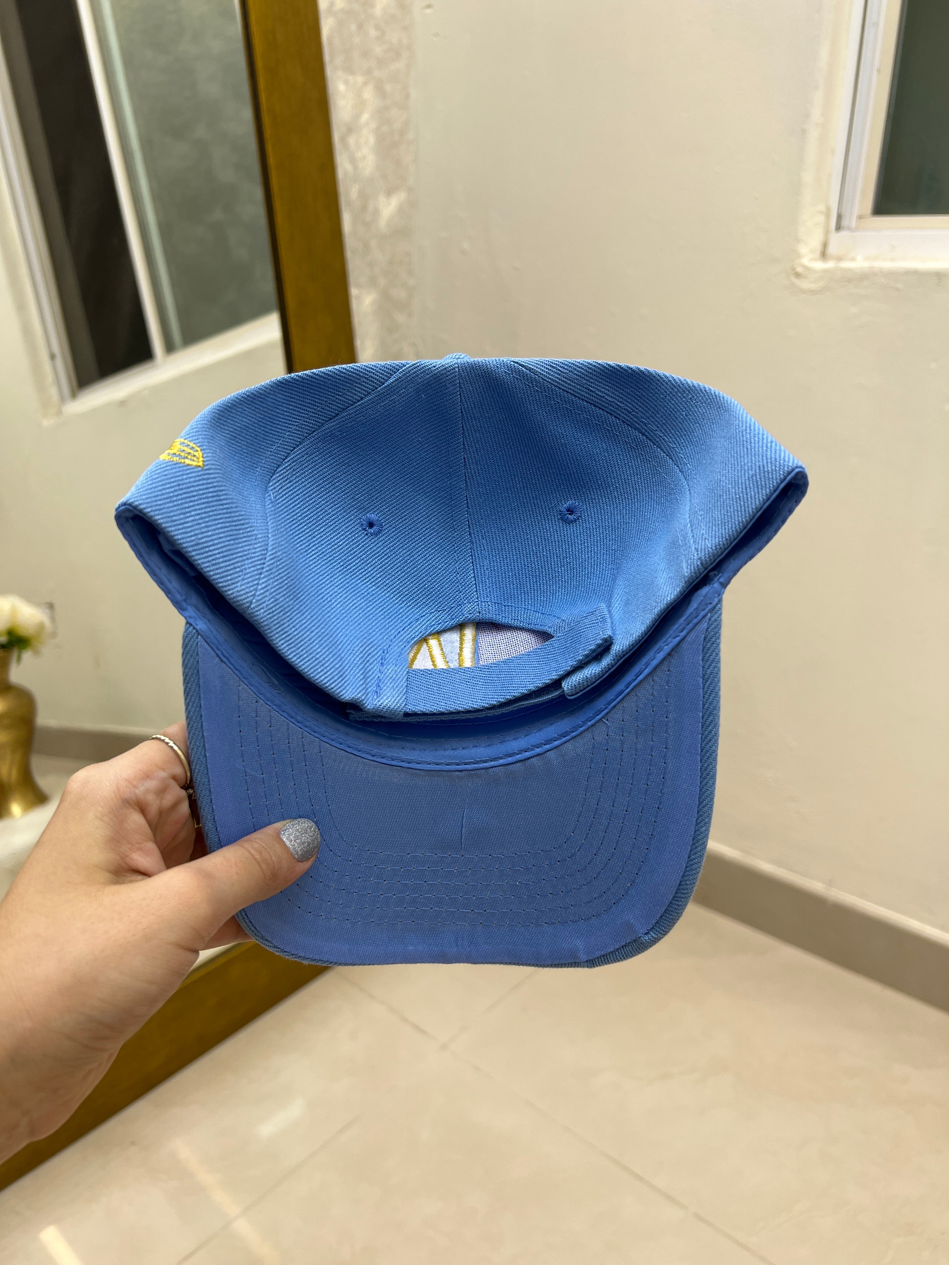 GORRA AZUL LA AMARILLA